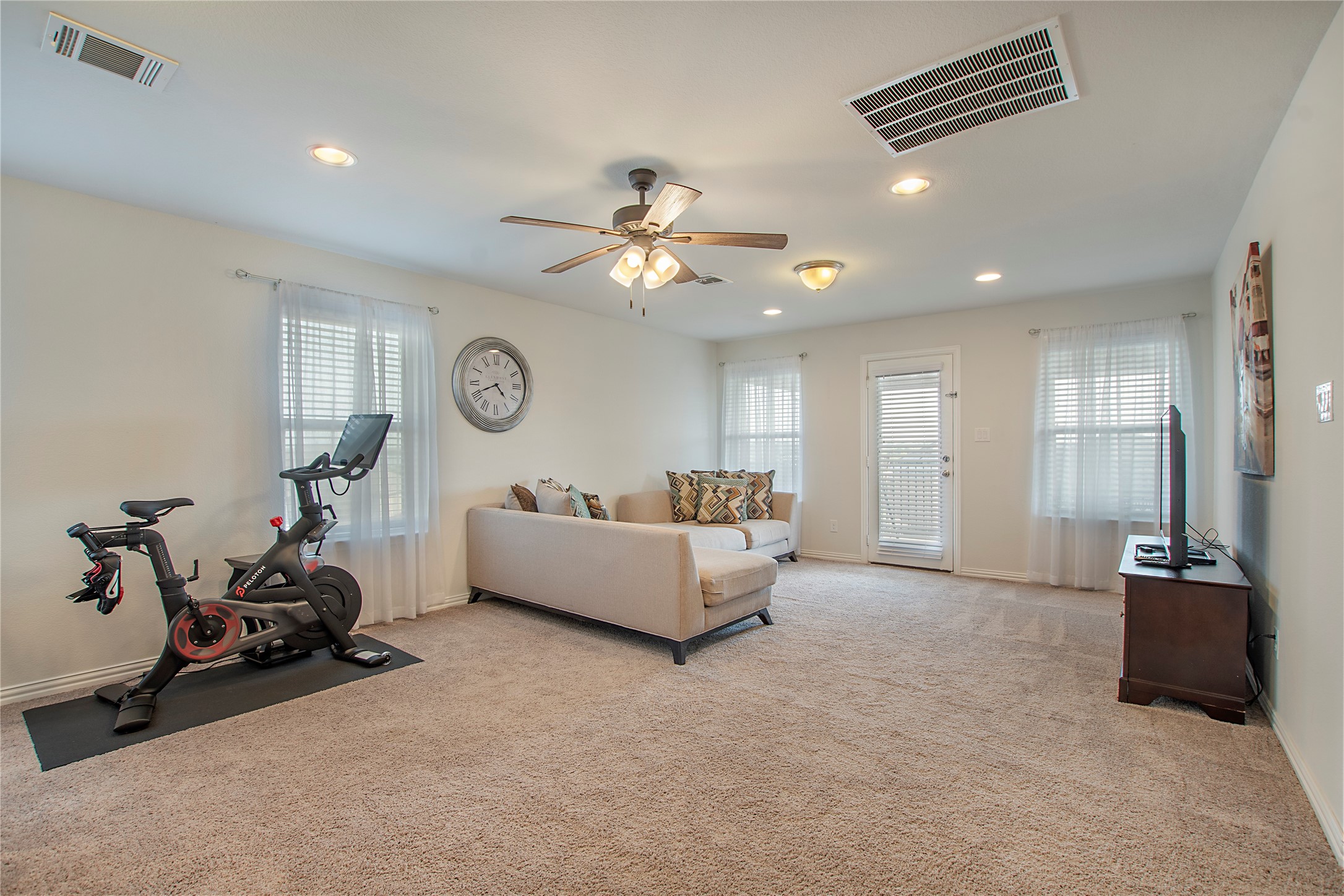 1909 Edgewater Drive