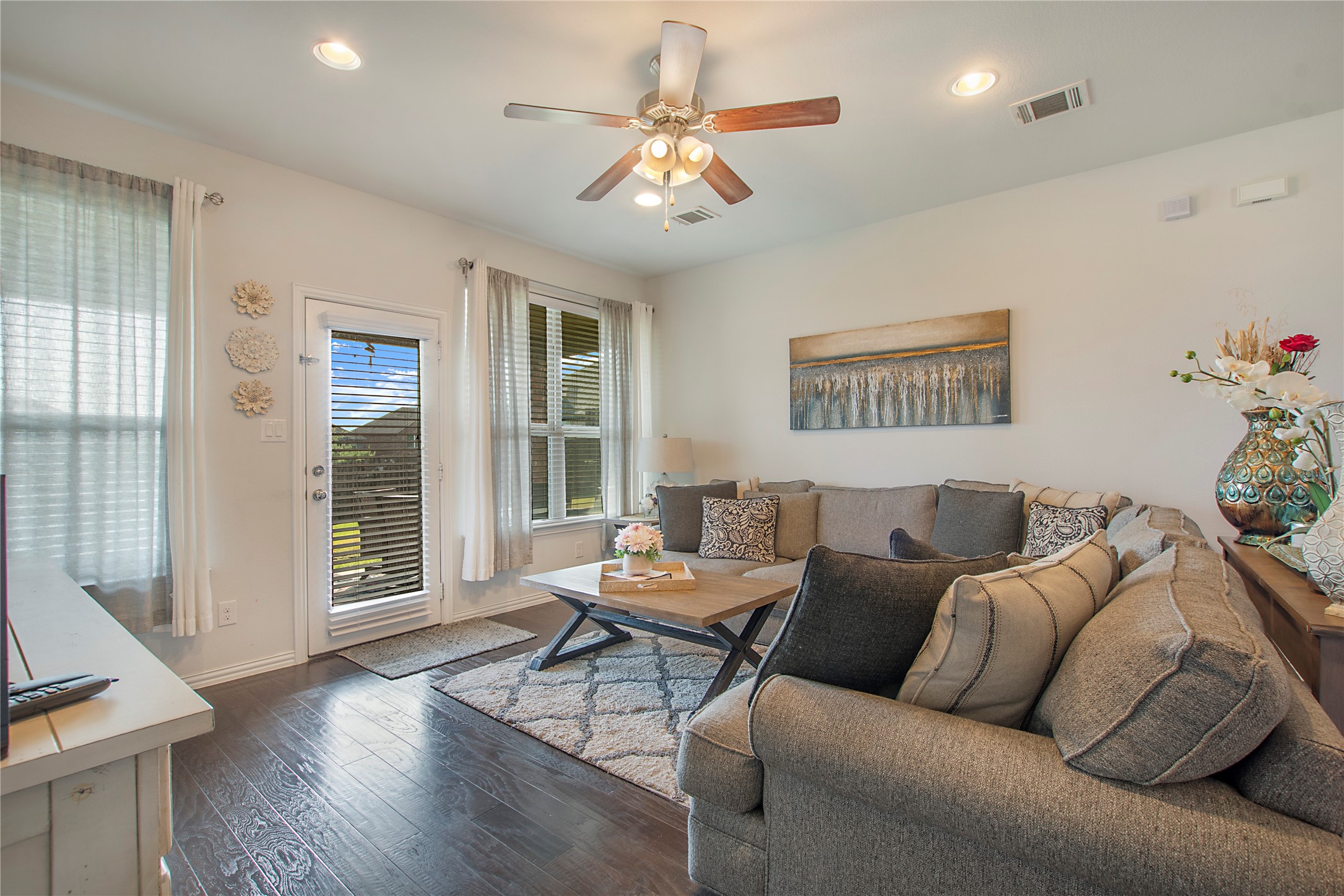 1909 Edgewater Drive