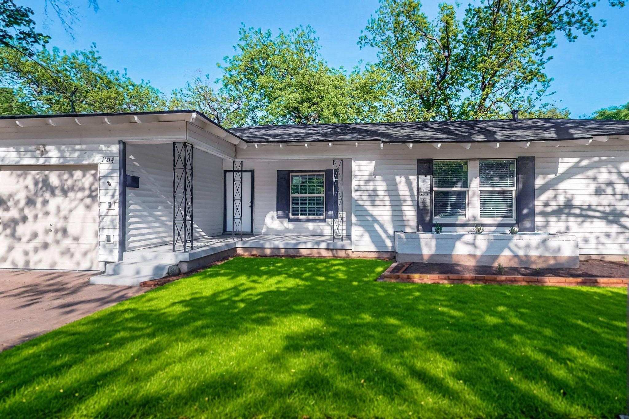 1104 Creekside Drive