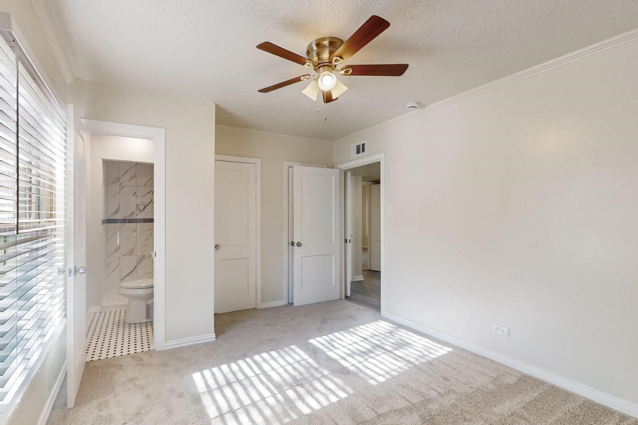 1104 Creekside Drive
