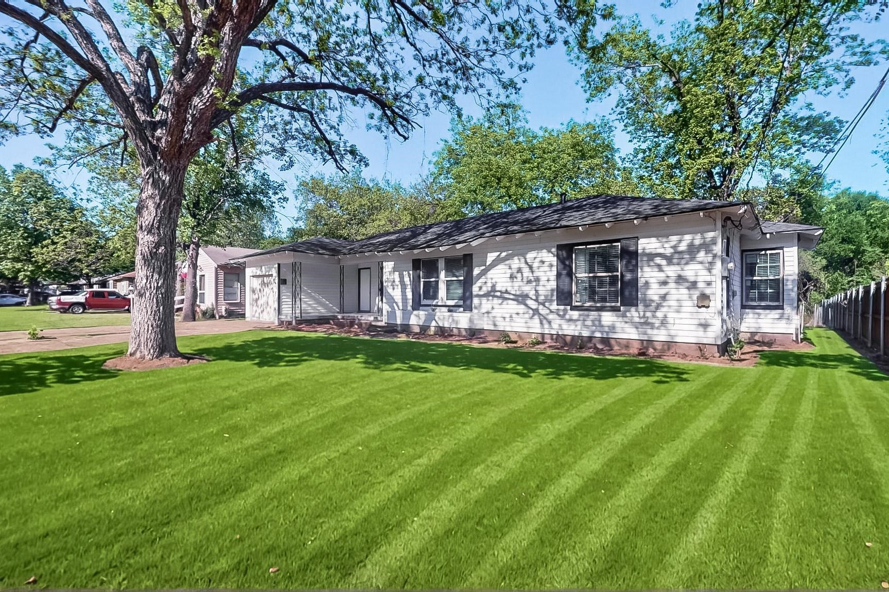 1104 Creekside Drive