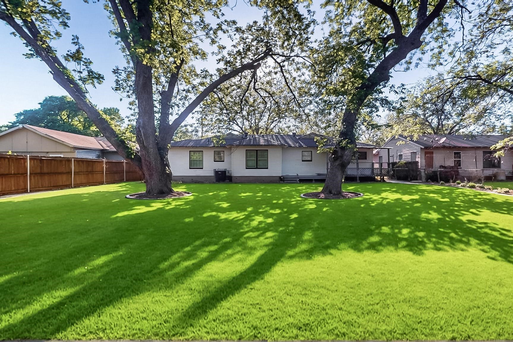1104 Creekside Drive