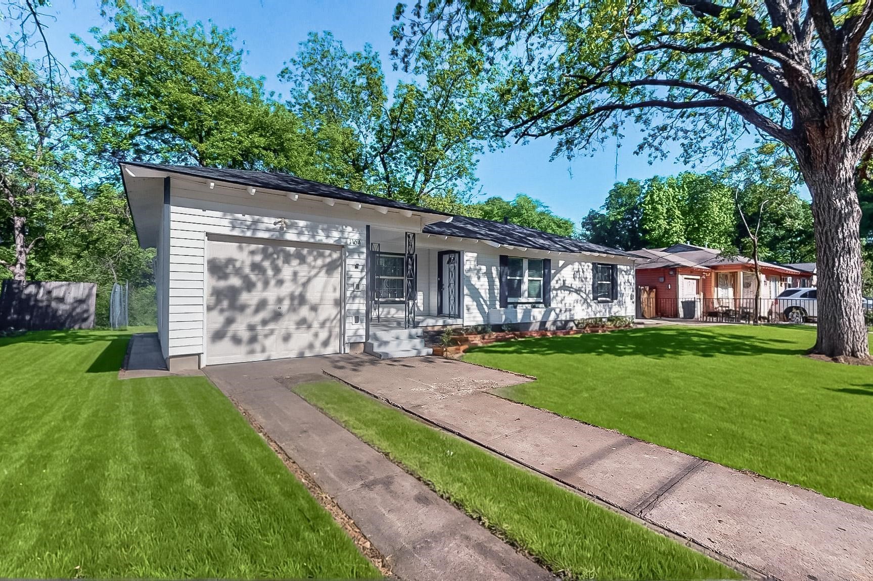 1104 Creekside Drive