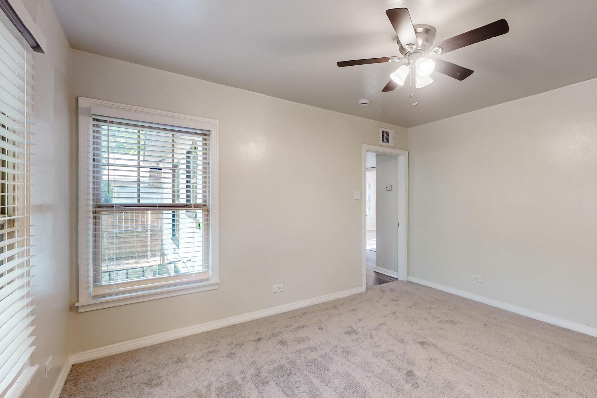 1104 Creekside Drive