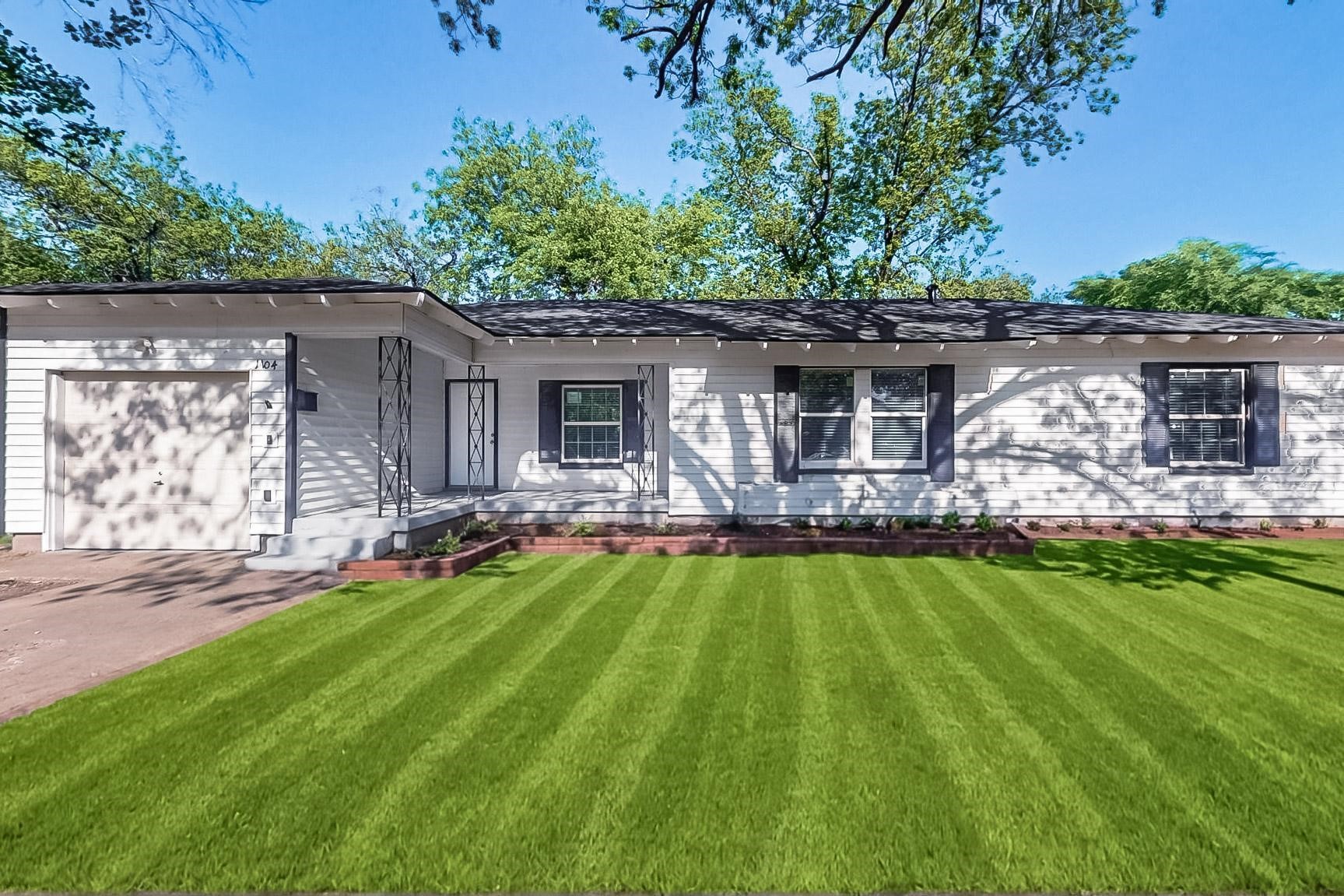1104 Creekside Drive