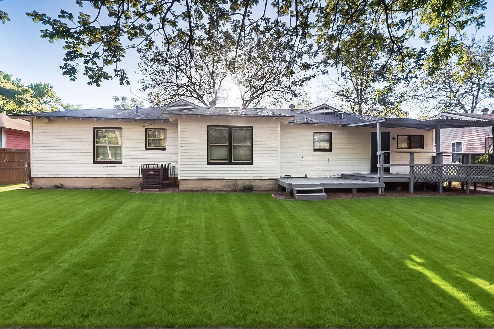 1104 Creekside Drive