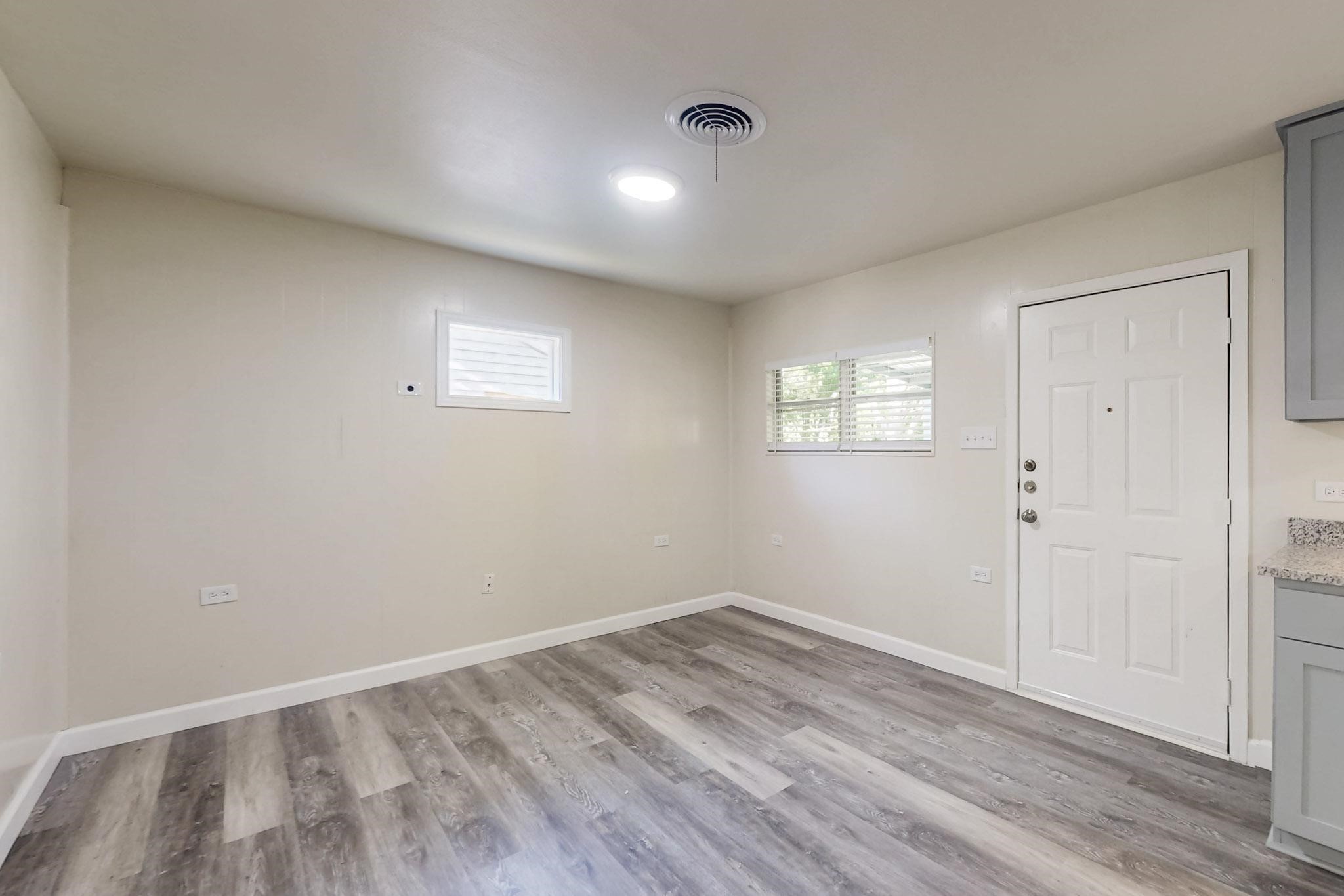 1104 Creekside Drive