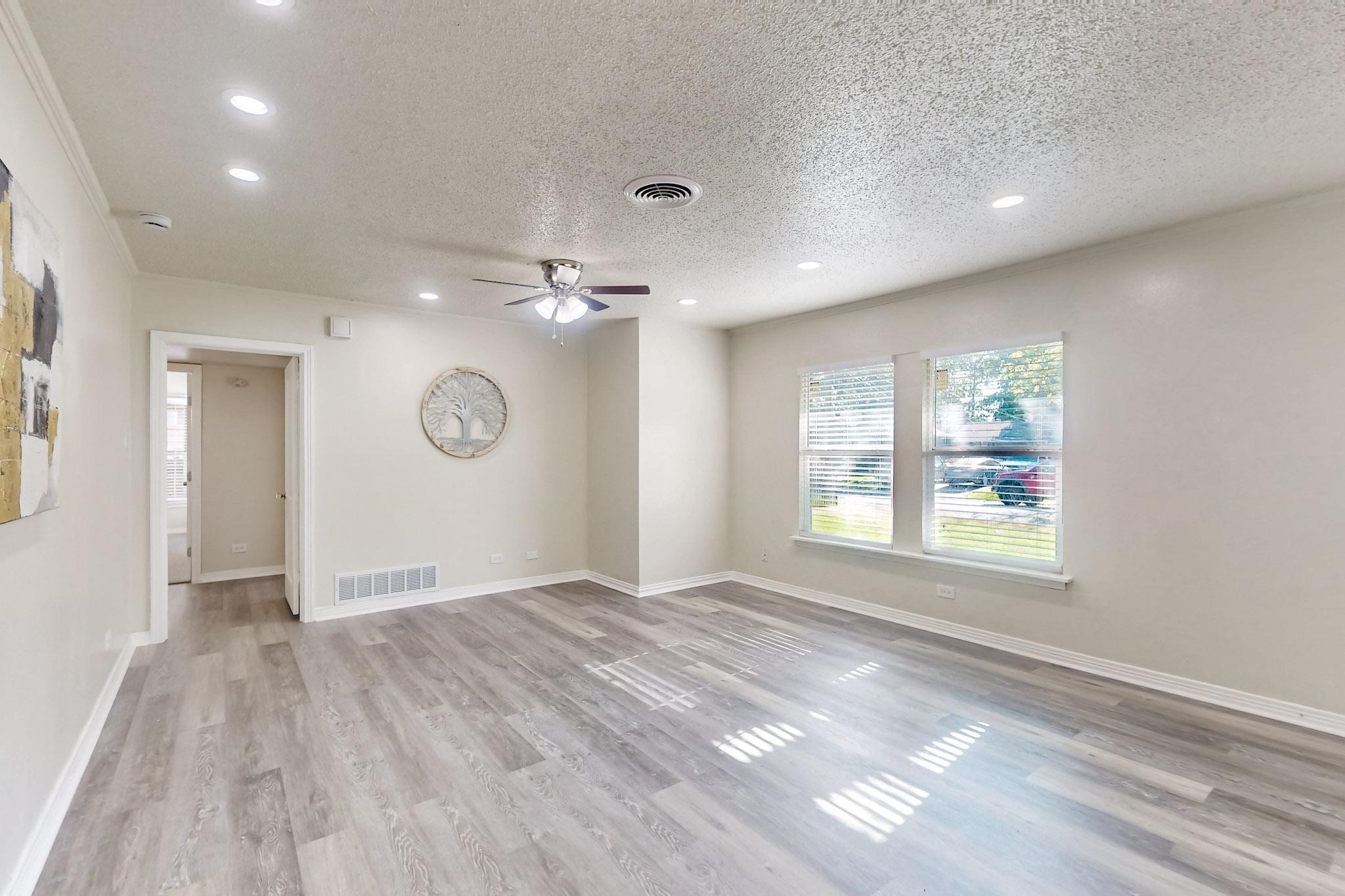 1104 Creekside Drive