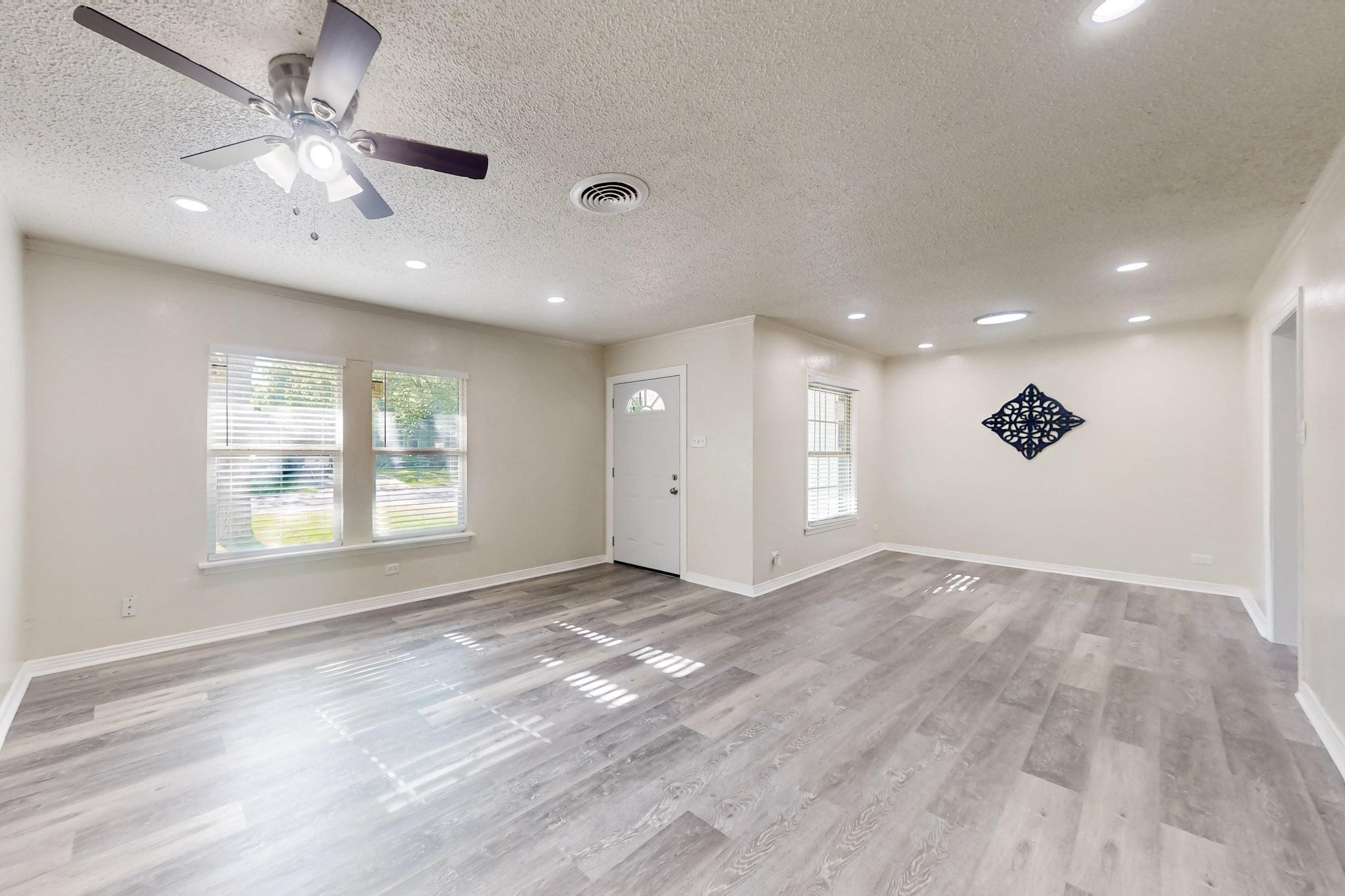 1104 Creekside Drive