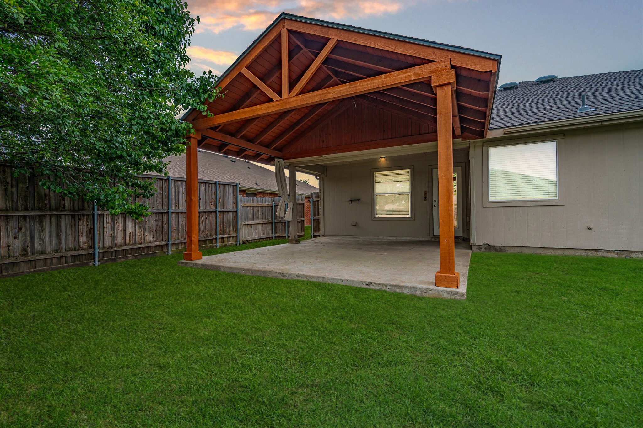 2901 Mockingbird Street