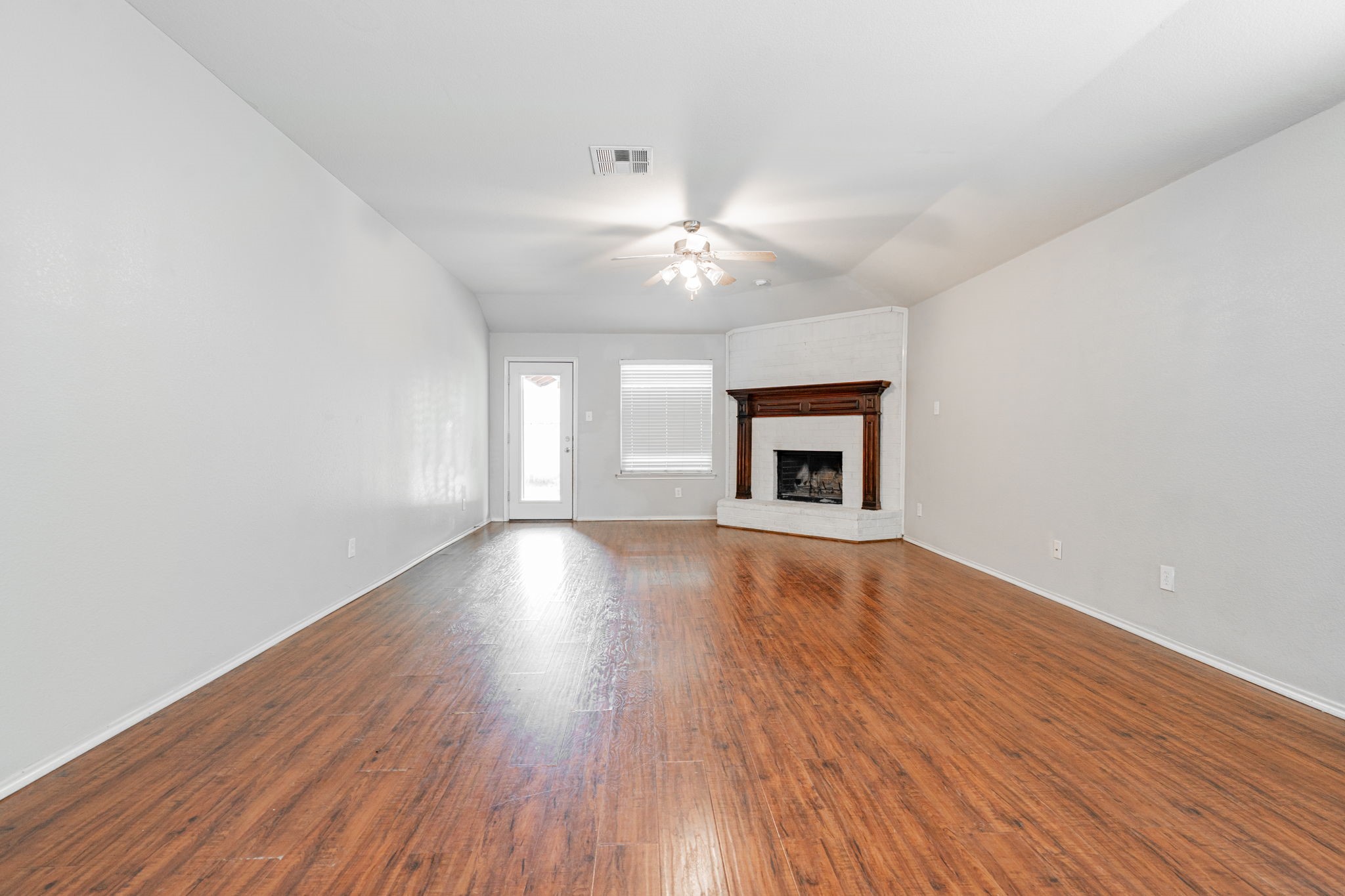 2901 Mockingbird Street