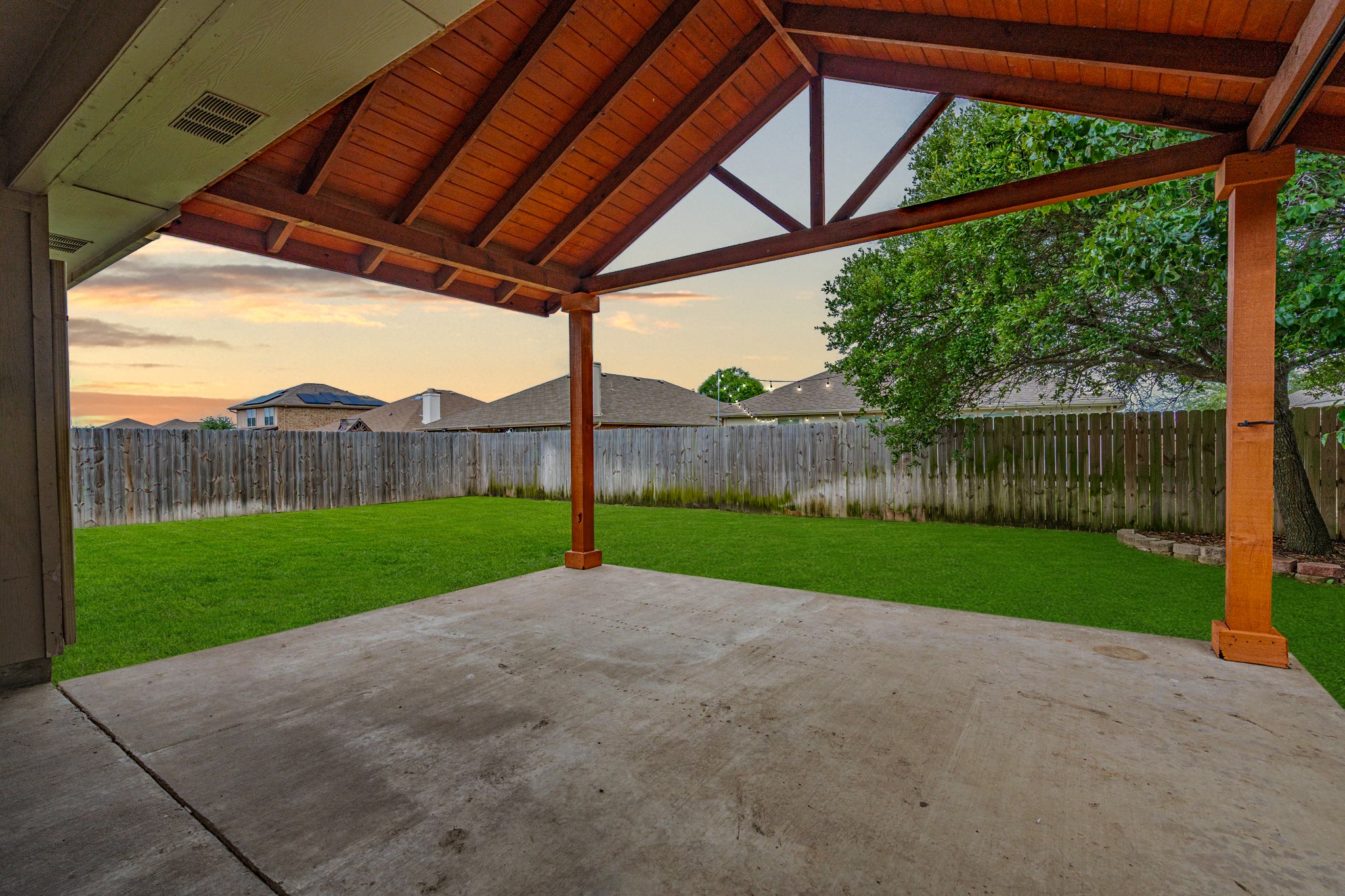 2901 Mockingbird Street