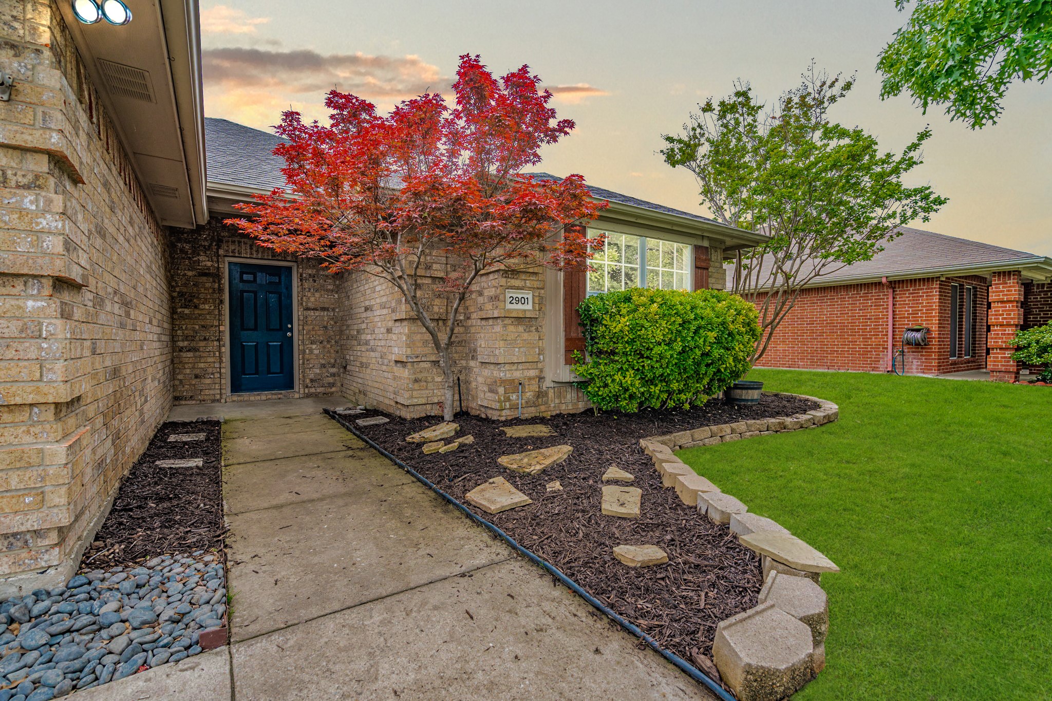 2901 Mockingbird Street