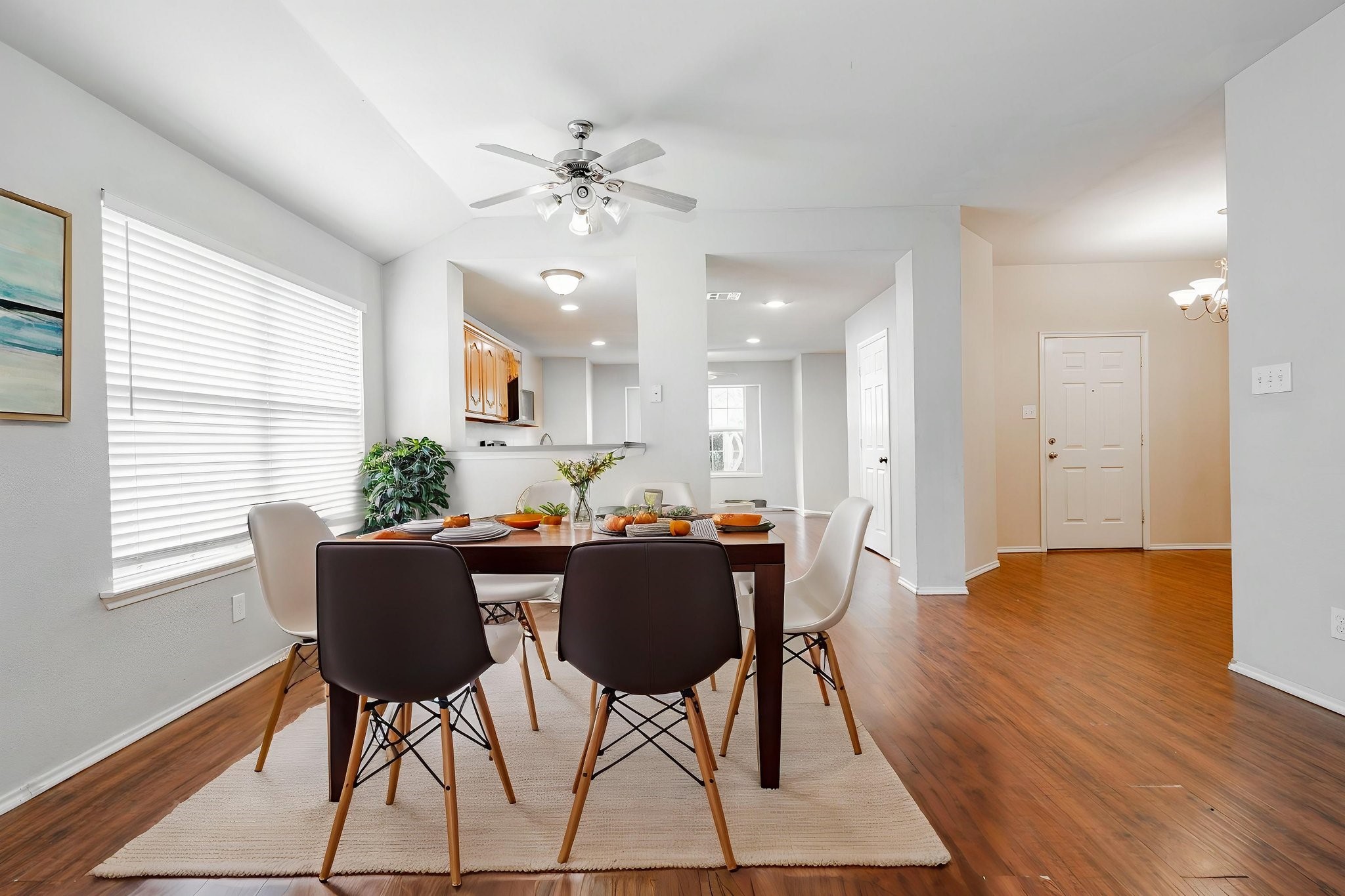 2901 Mockingbird Street