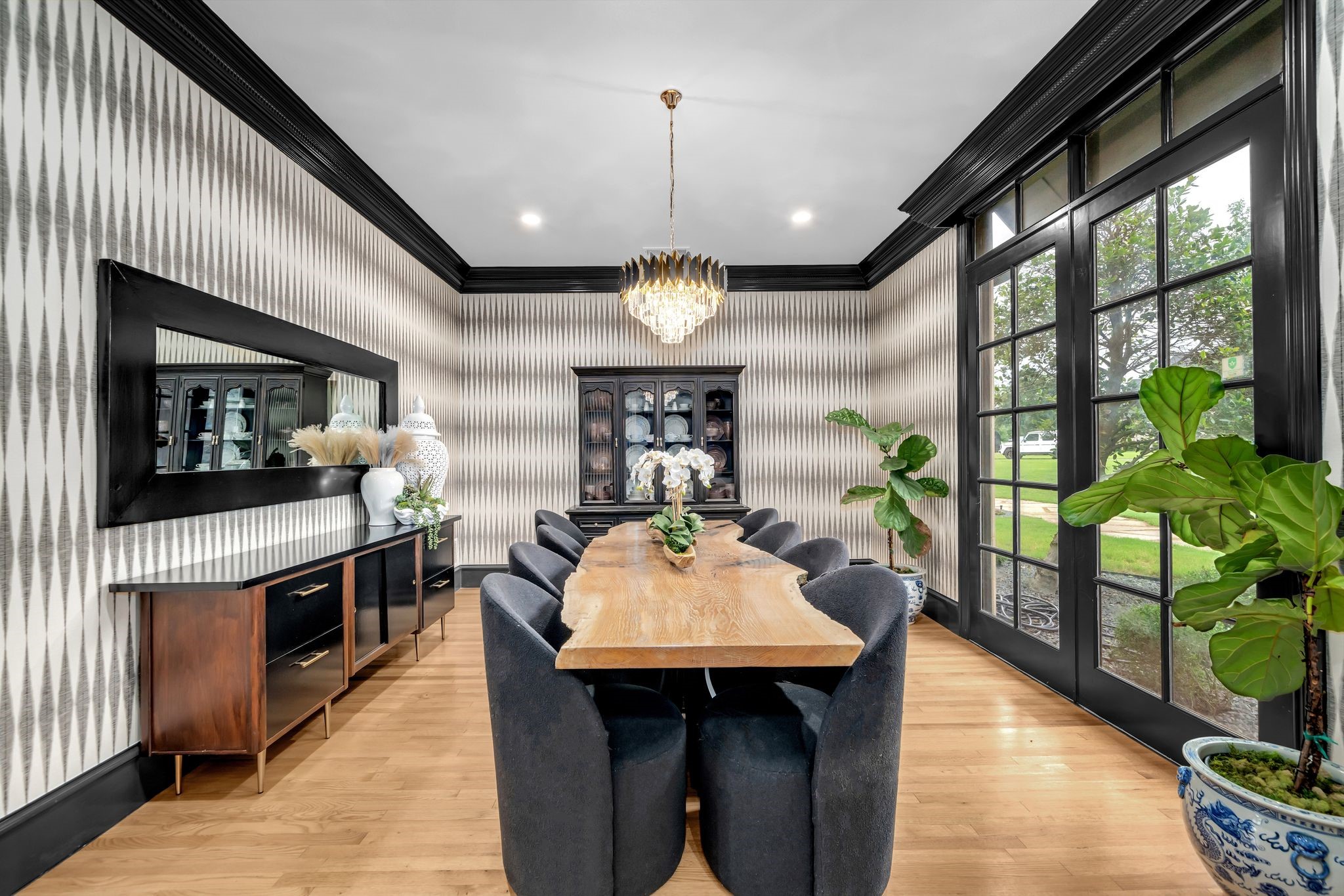 2600 Lakeview Court