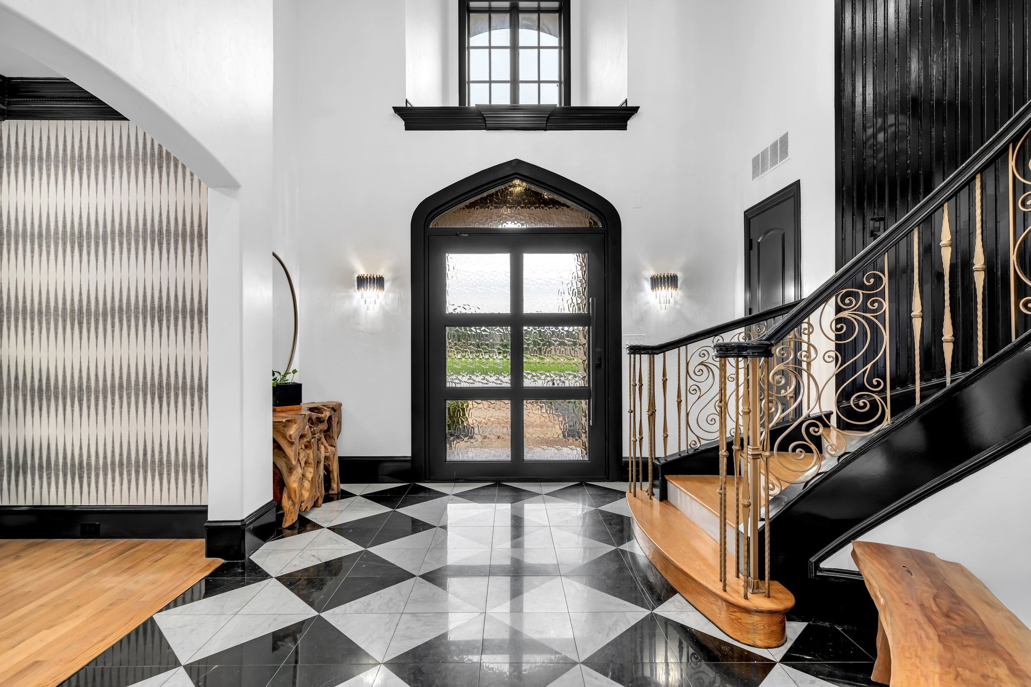 2600 Lakeview Court