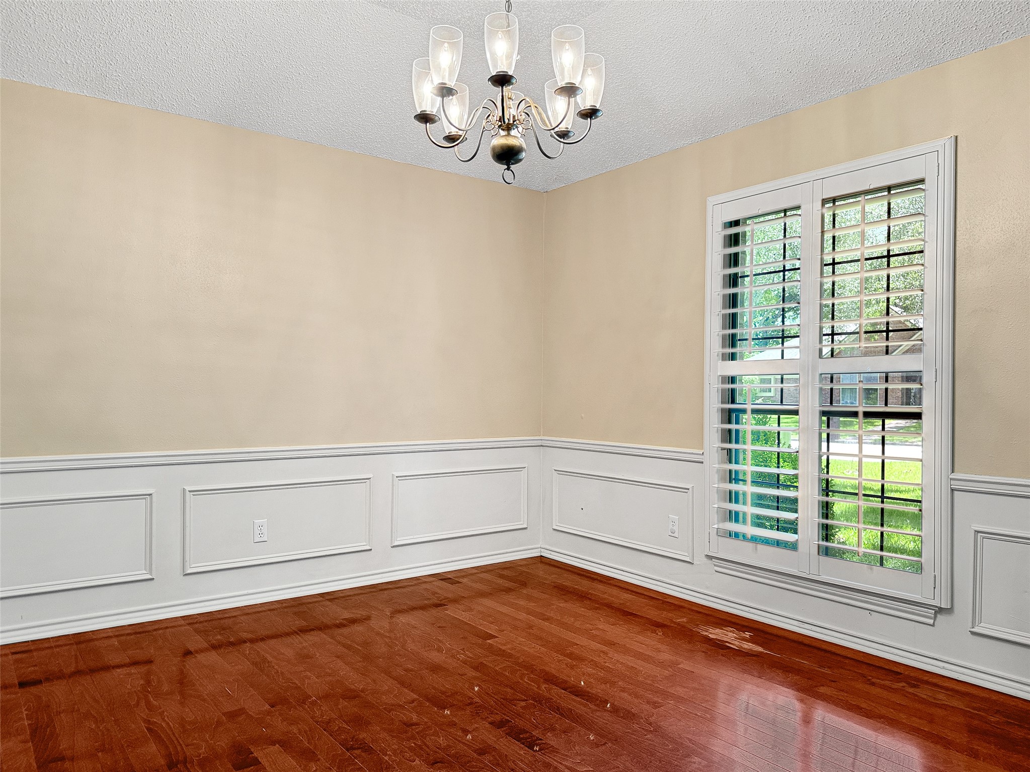 5904 Stoneleigh Drive