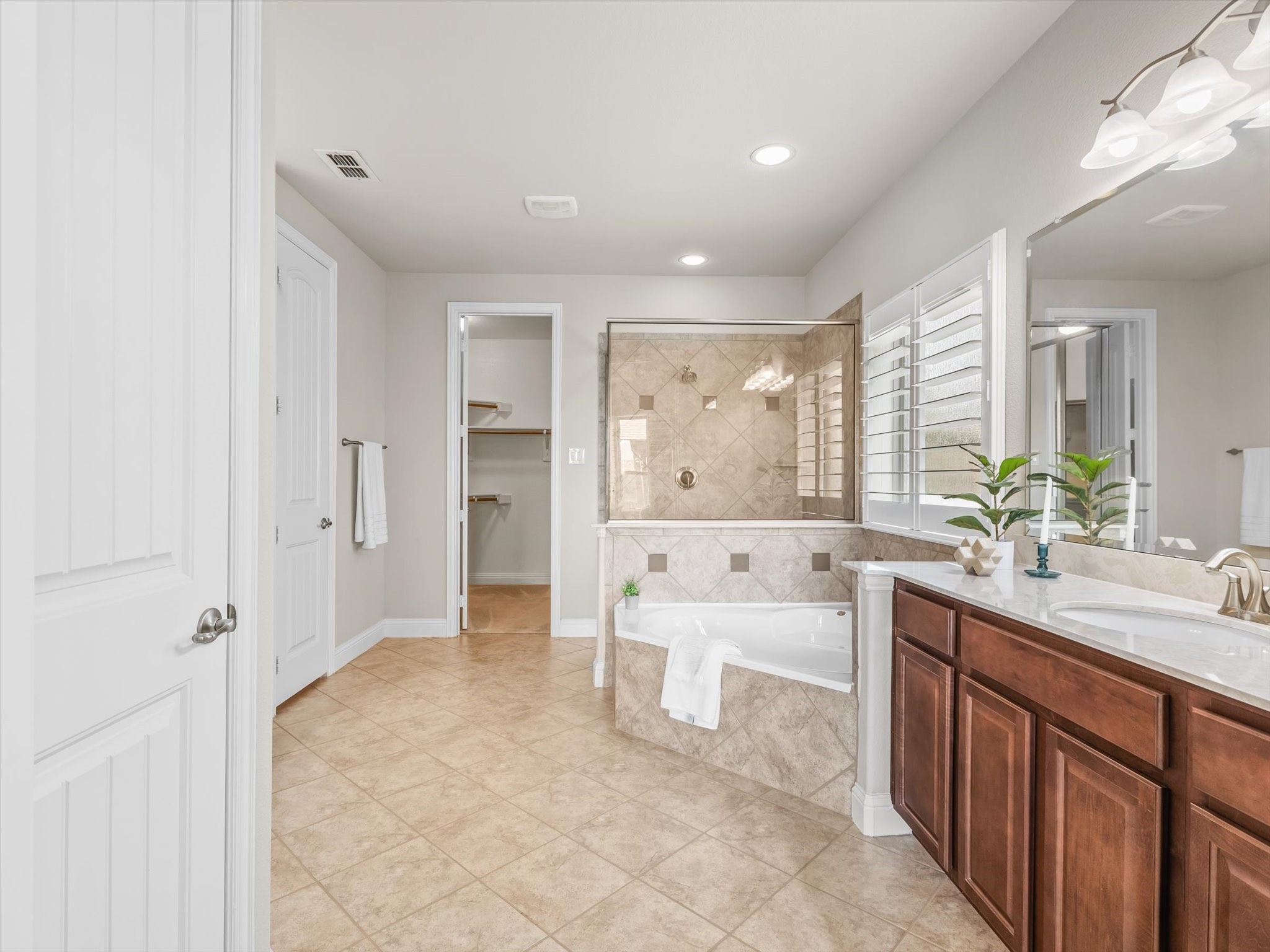 1221 Clearwater Drive