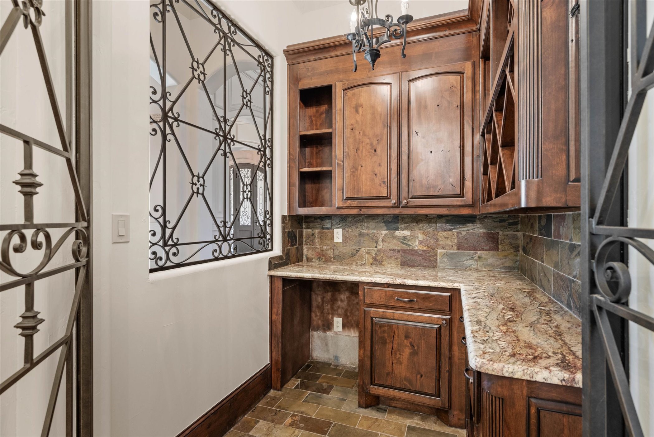 1600 Enclave Court