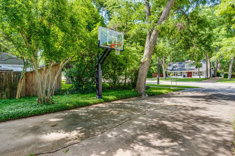 708 W Marvin Avenue