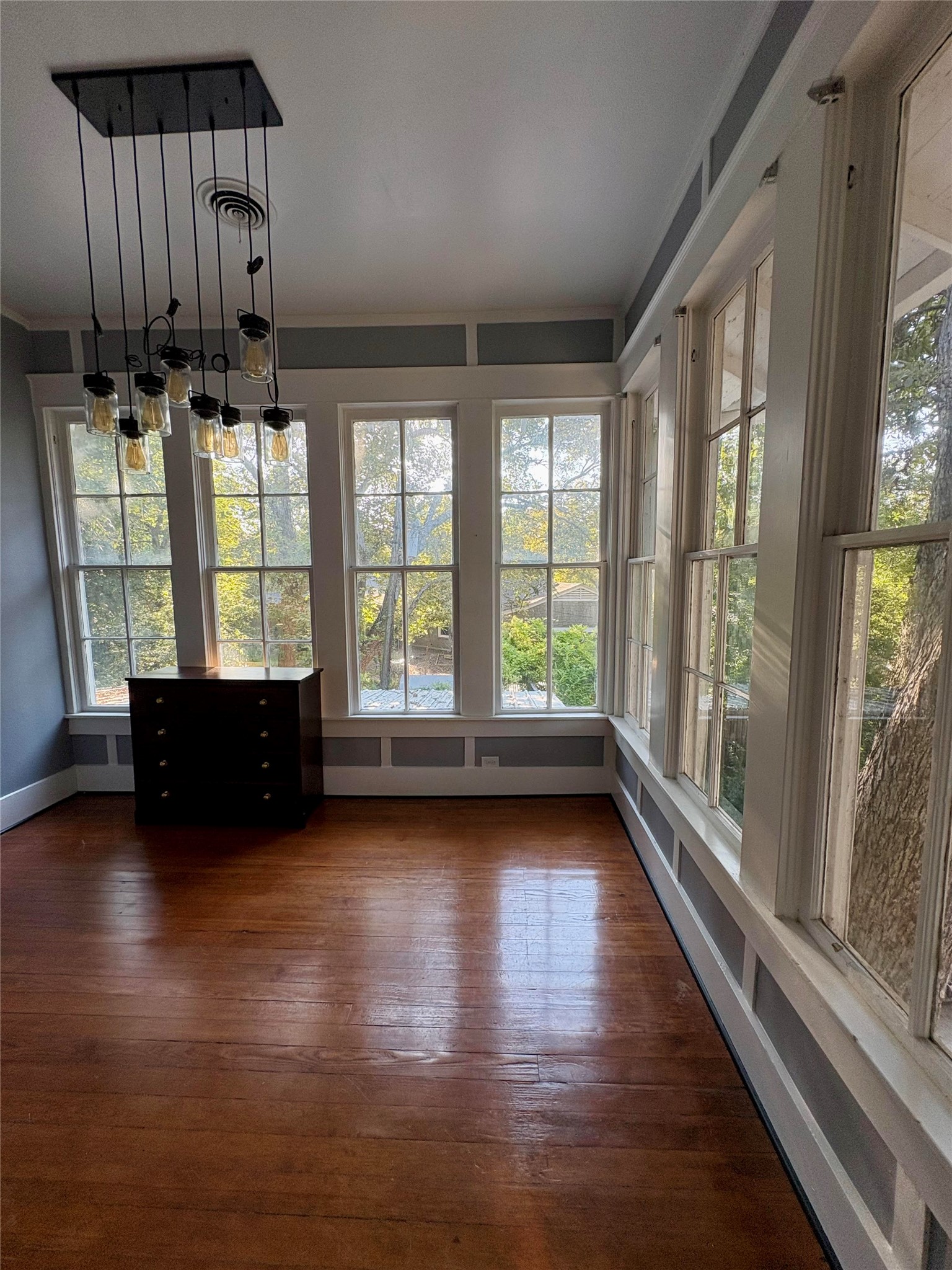 708 W Marvin Avenue