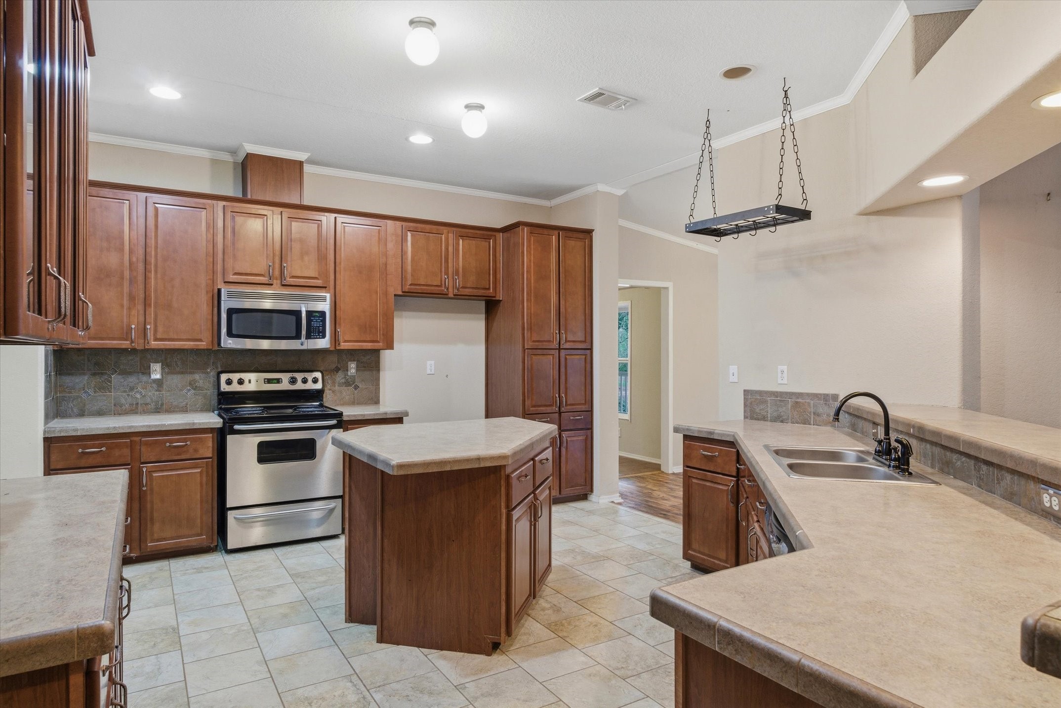 10218 County Road 313