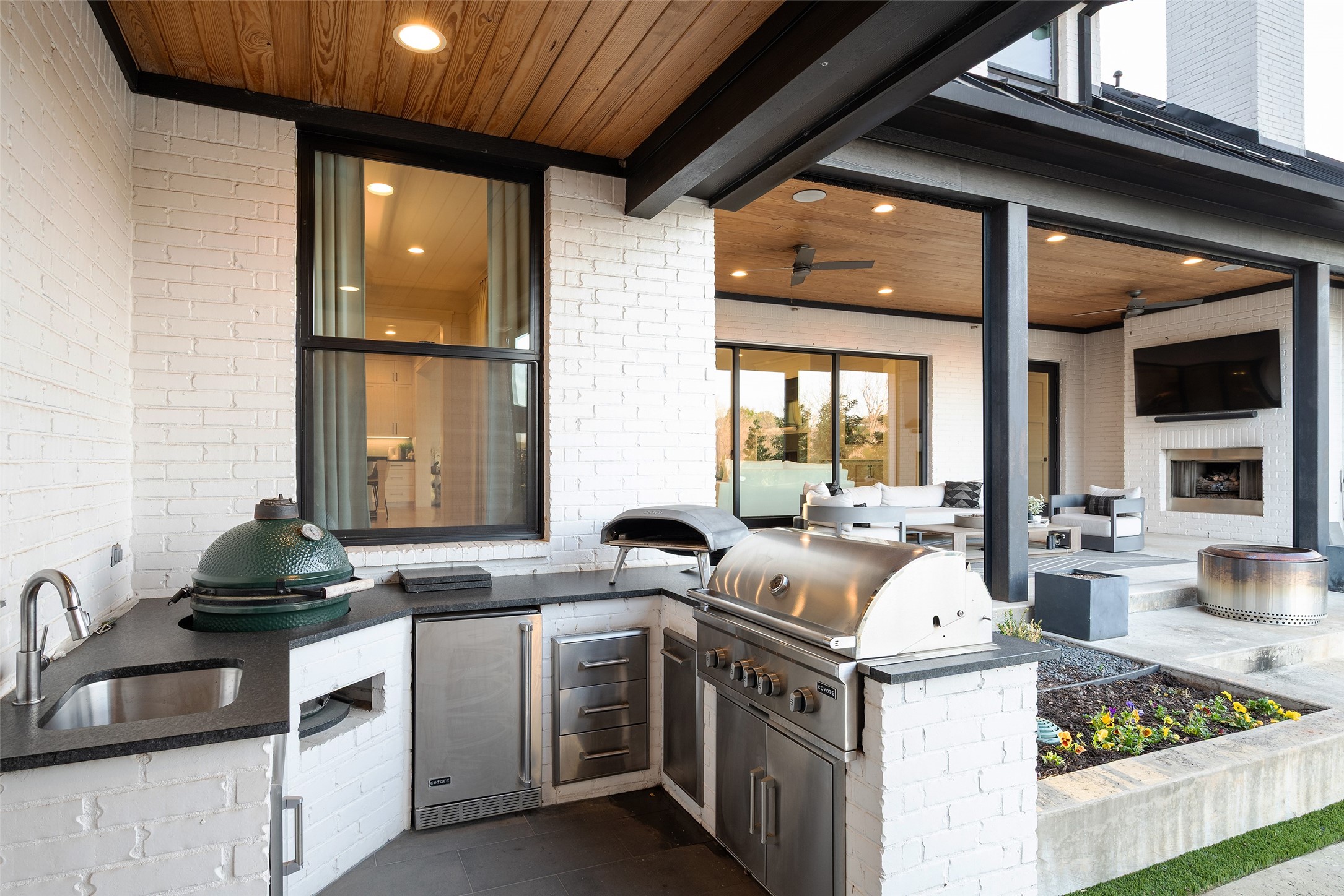 1411 Red Oak Trail
