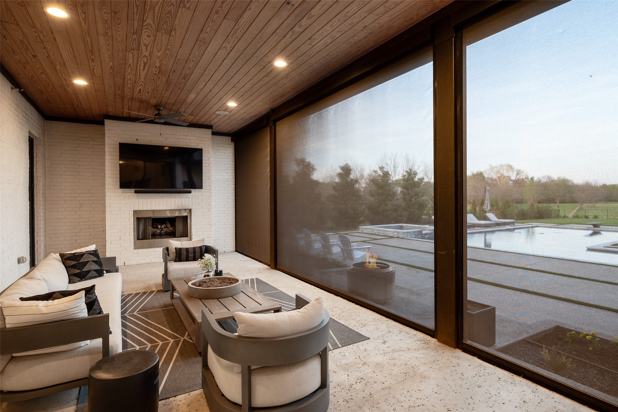1411 Red Oak Trail