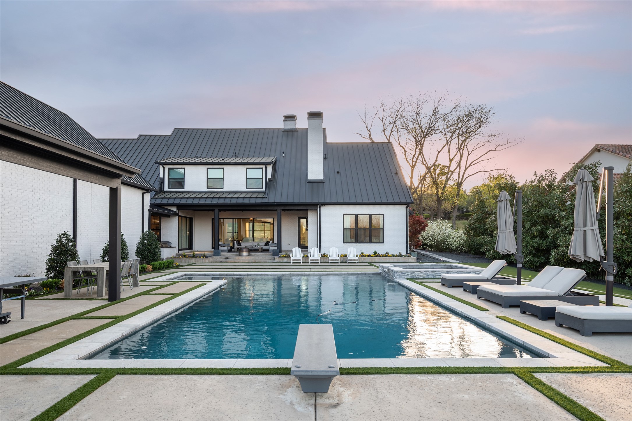 1411 Red Oak Trail