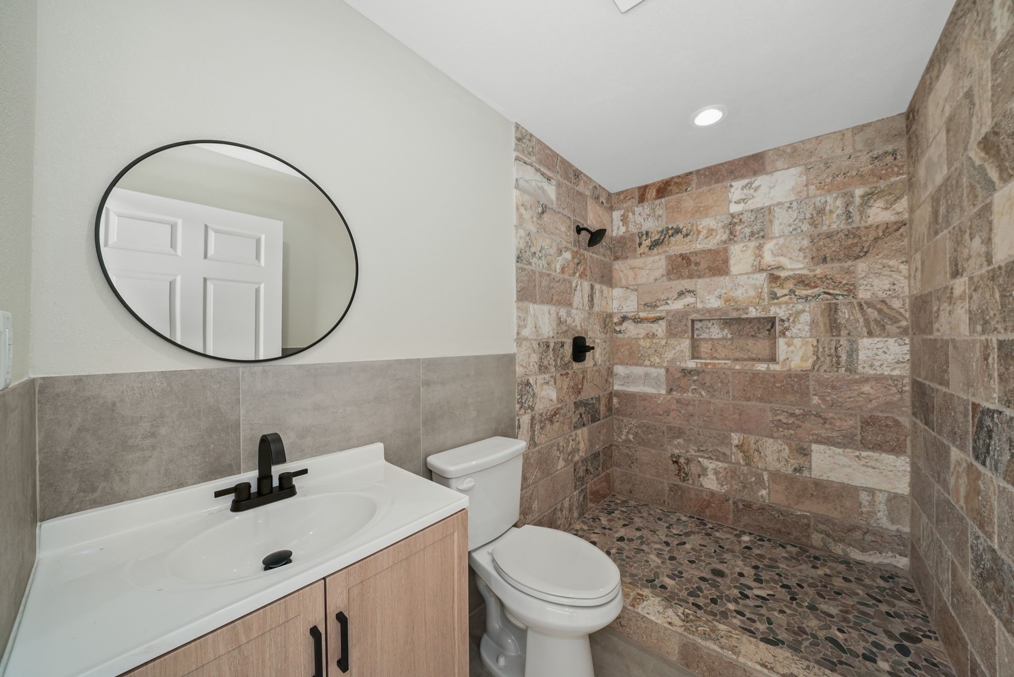 2100 Lake Crest Lane