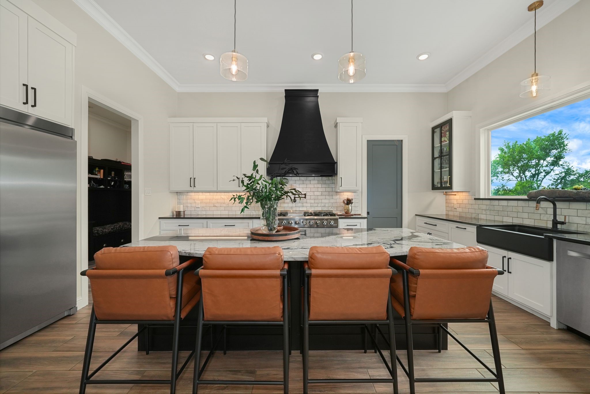 2100 Lake Crest Lane