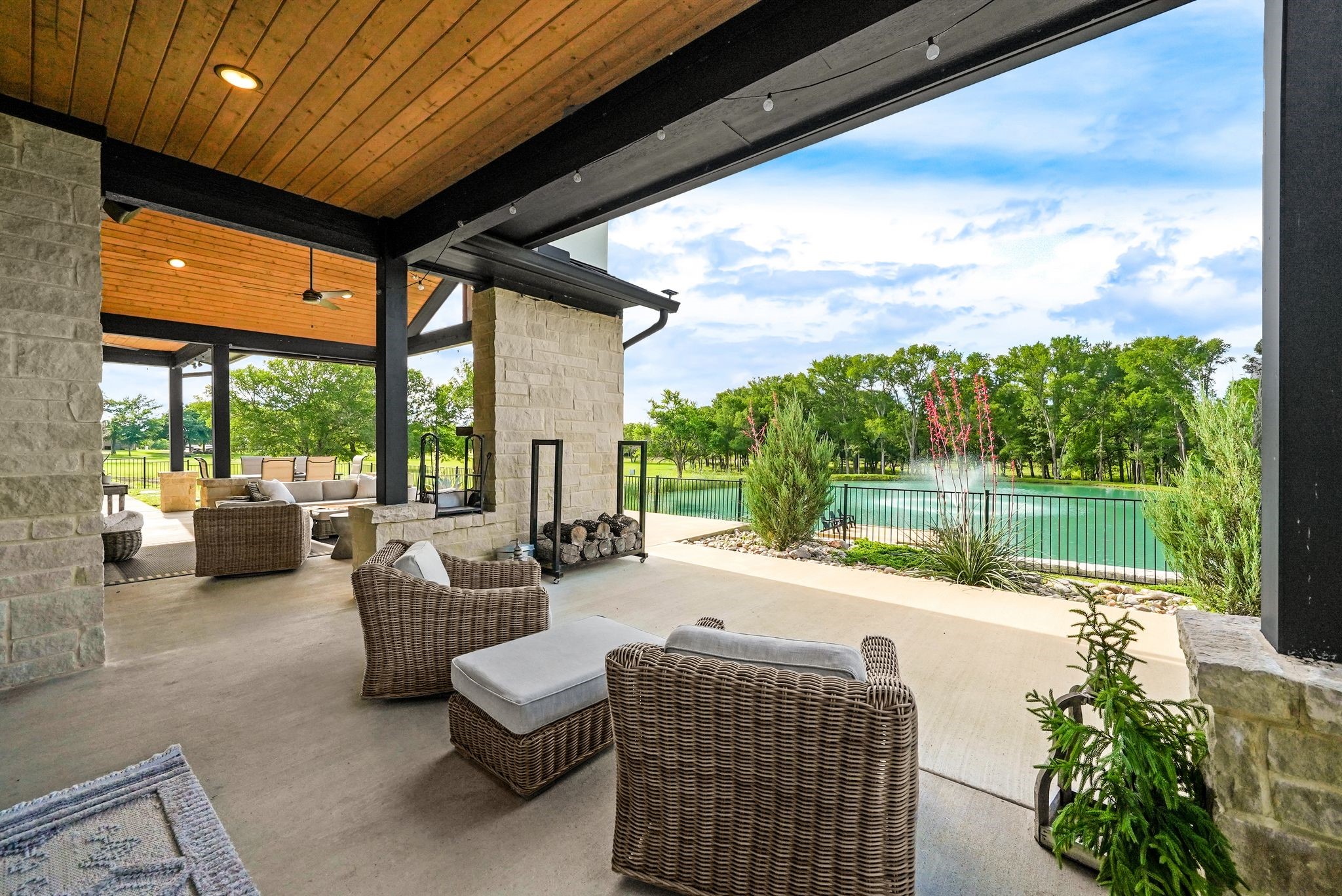 2100 Lake Crest Lane