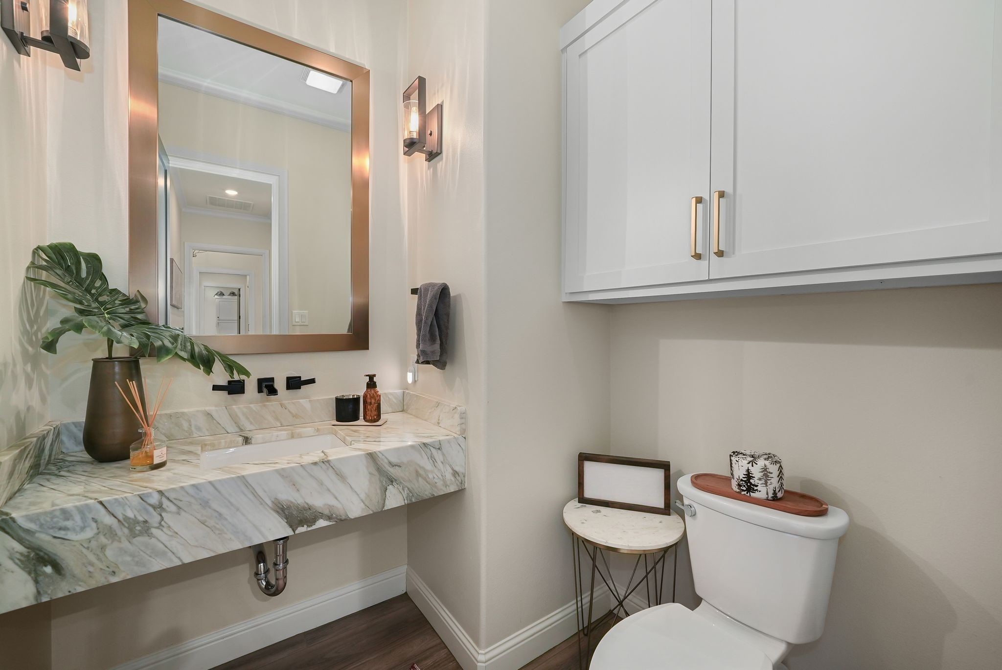 2100 Lake Crest Lane