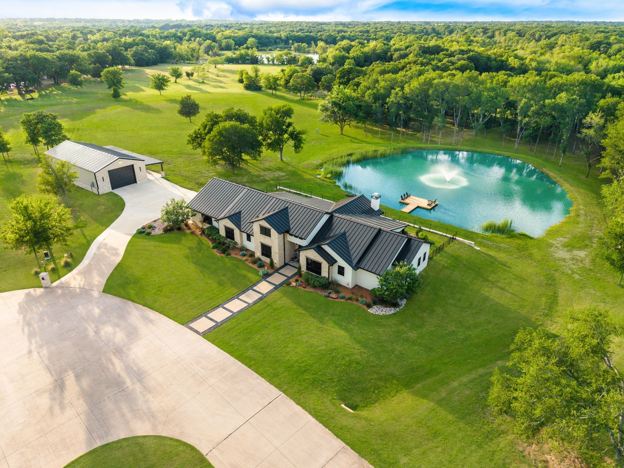 2100 Lake Crest Lane