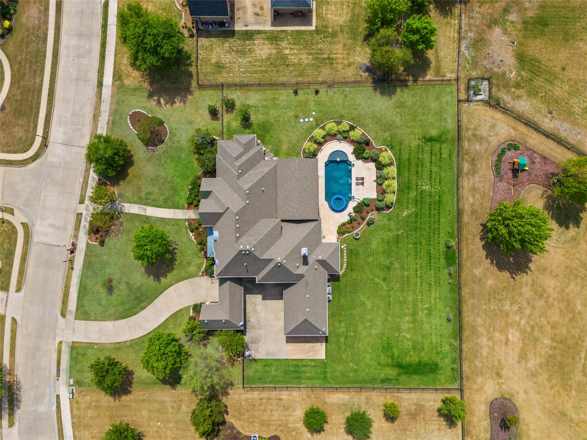 1061 Kingsbridge Lane