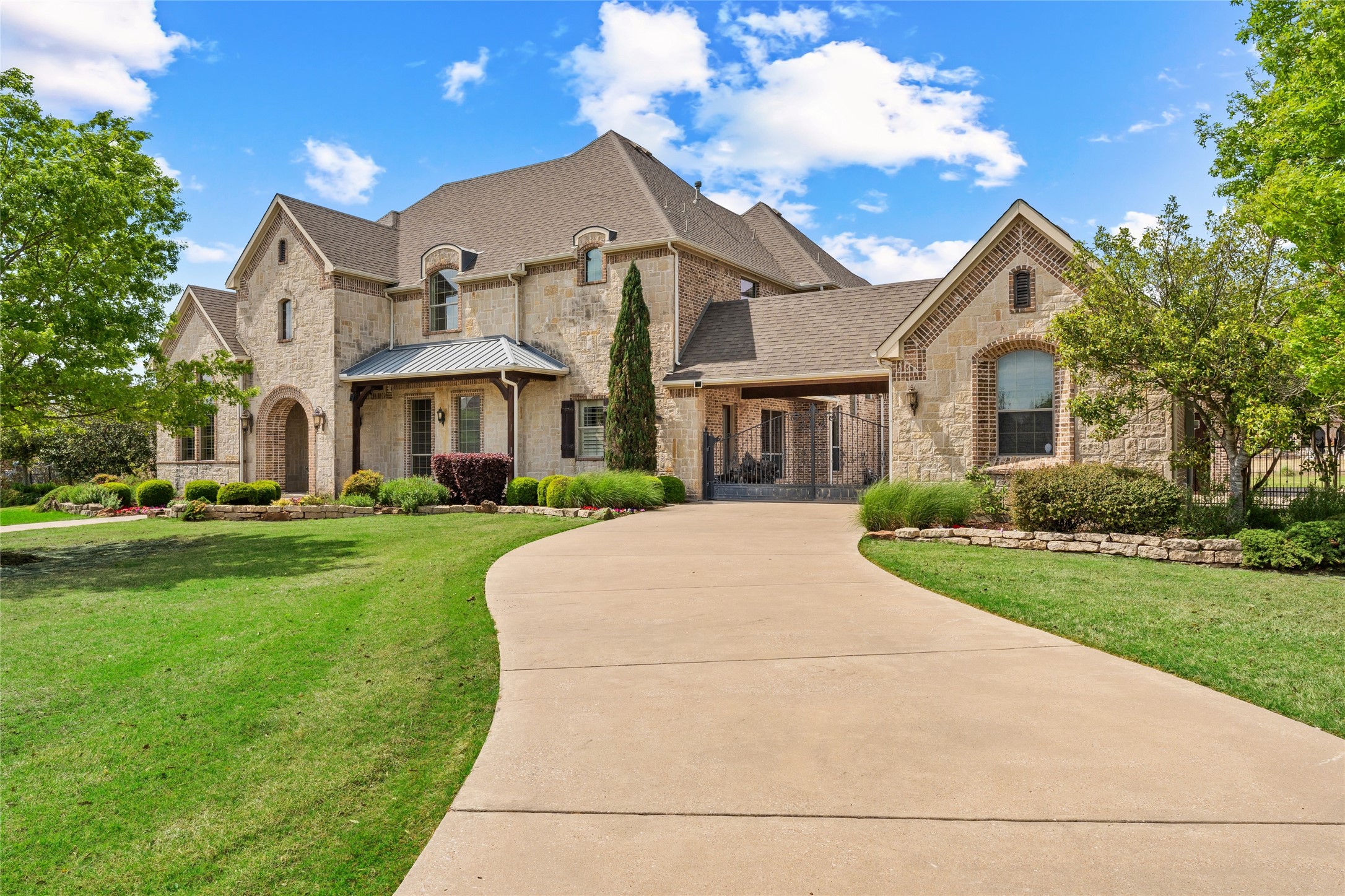 1061 Kingsbridge Lane