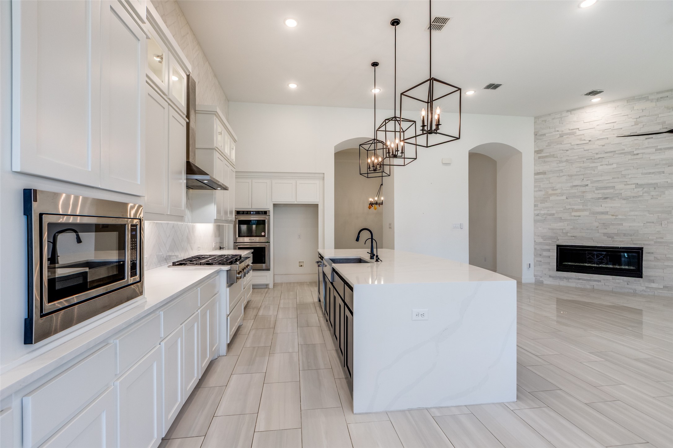7823 Hoxie Lane