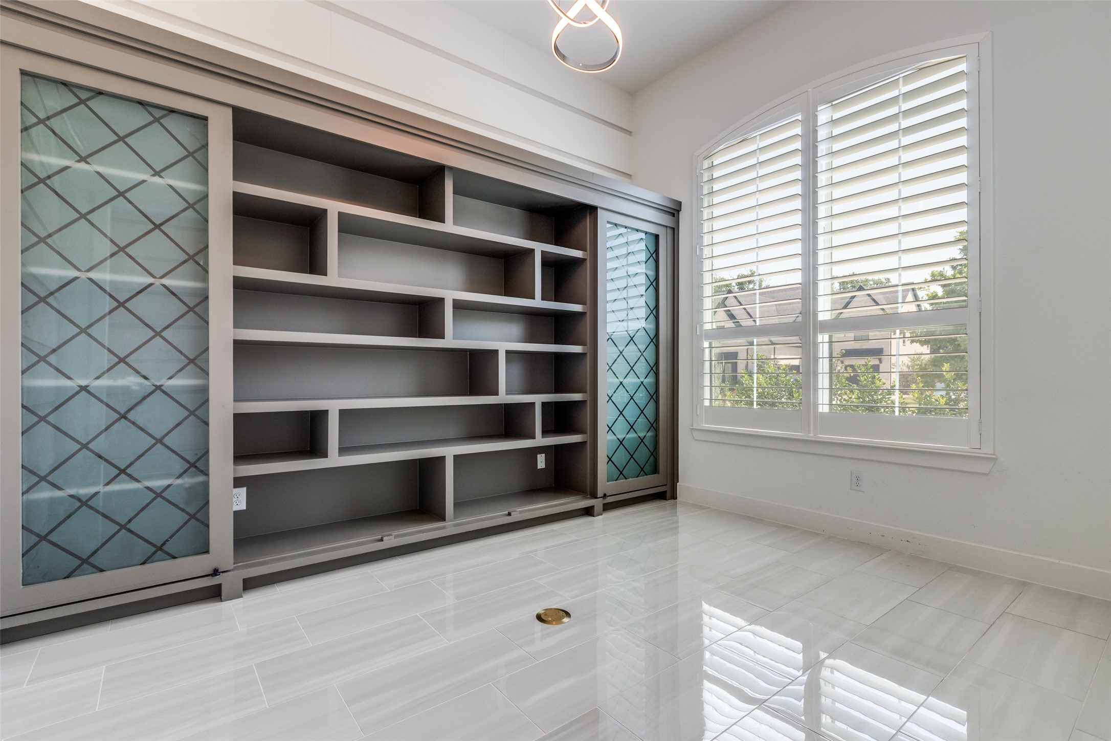 7823 Hoxie Lane