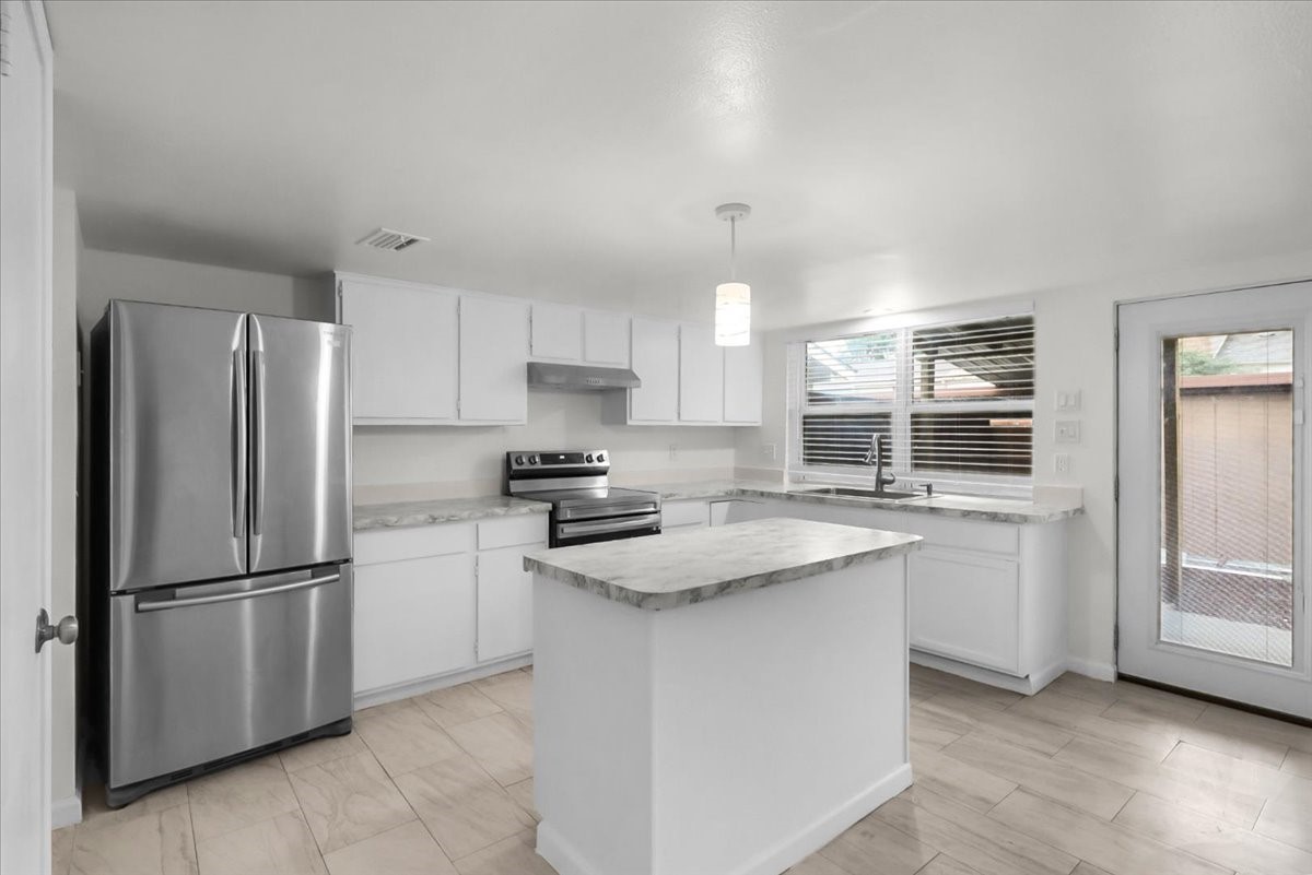 3118 Roundtree Lane