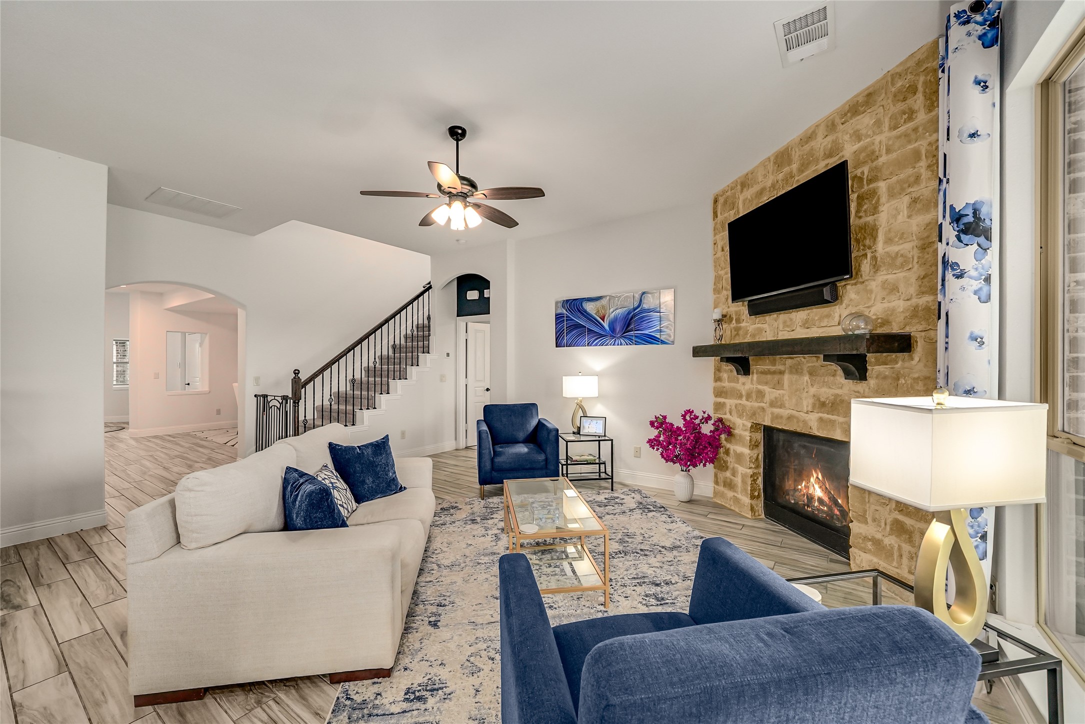 2329 Llano
