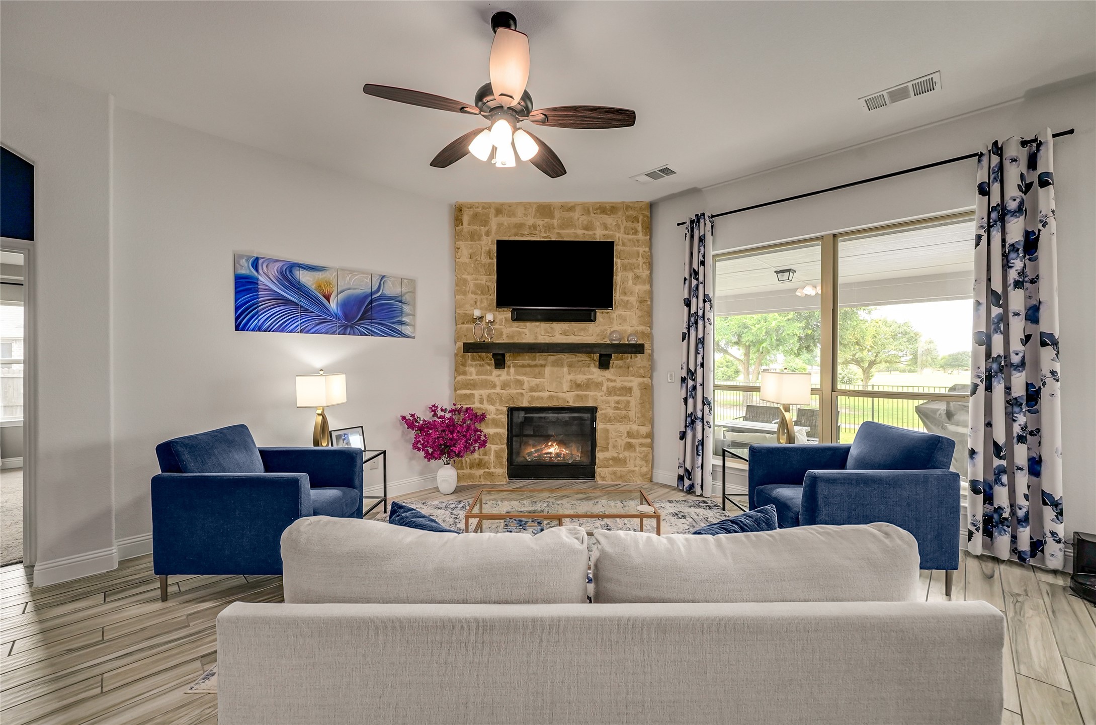 2329 Llano