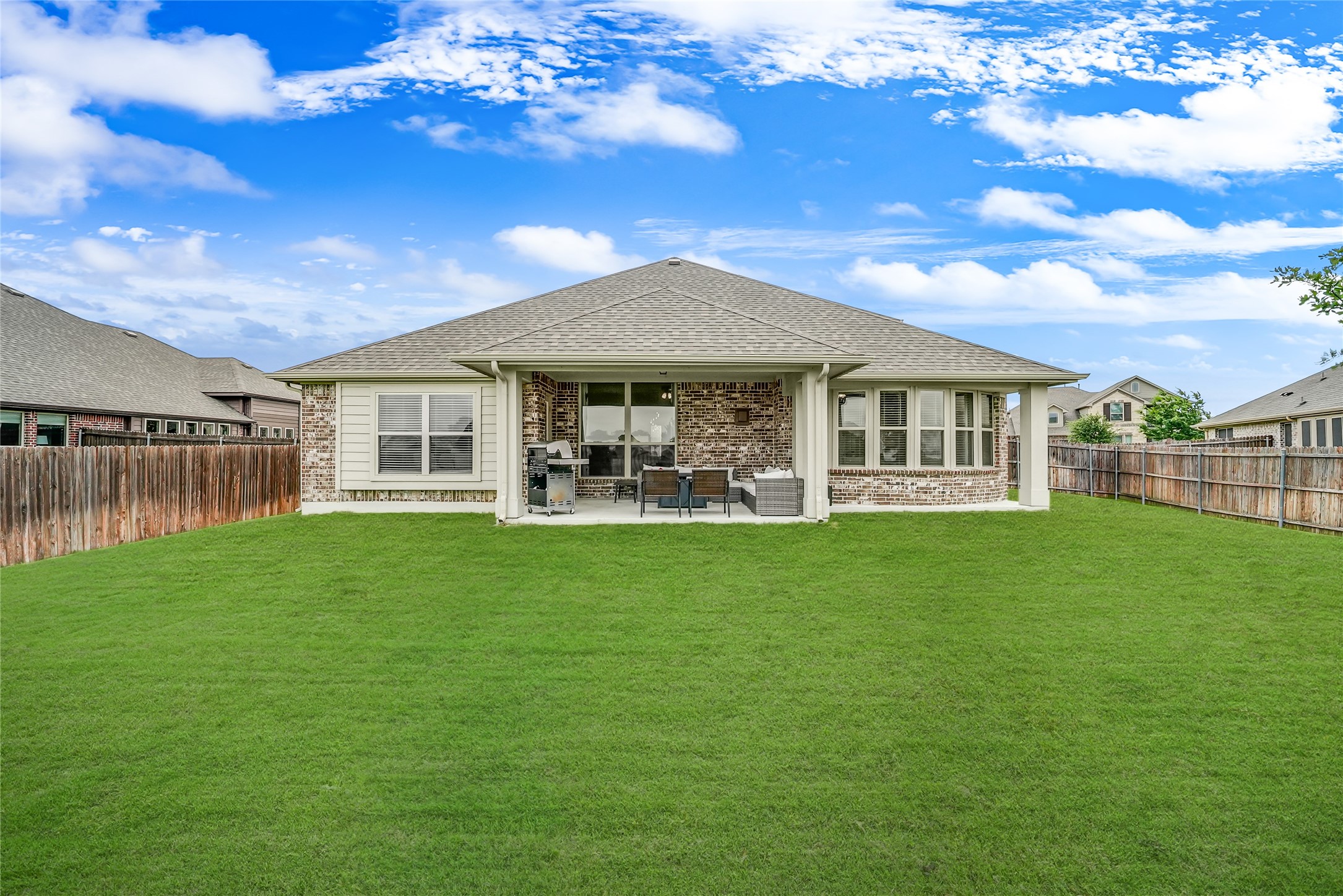 2329 Llano