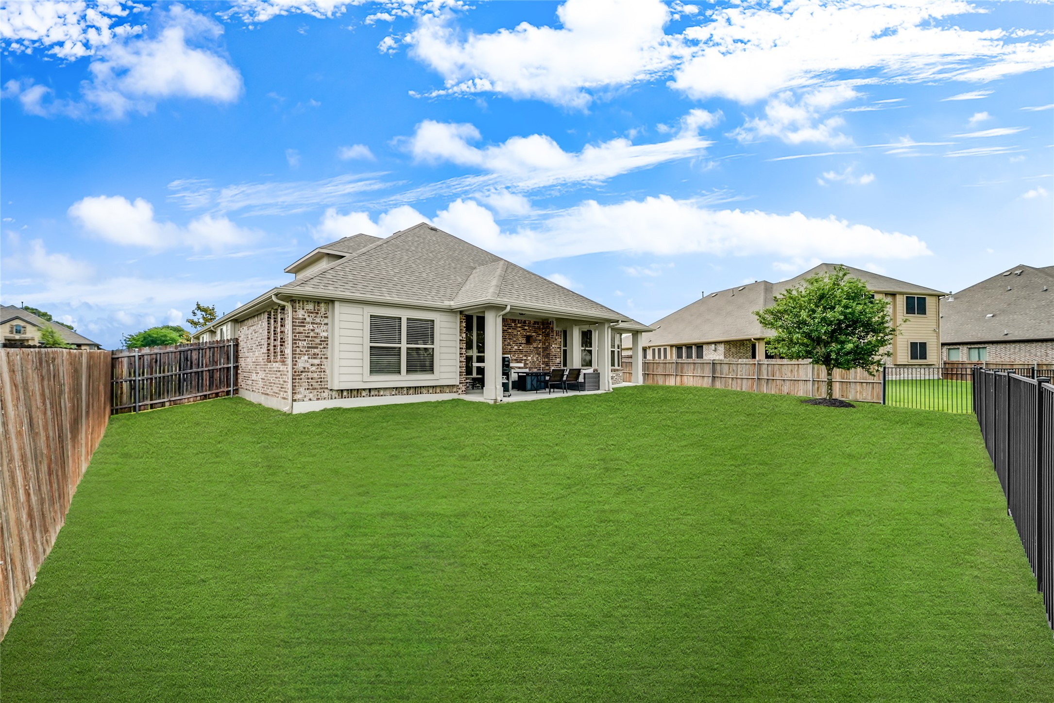 2329 Llano