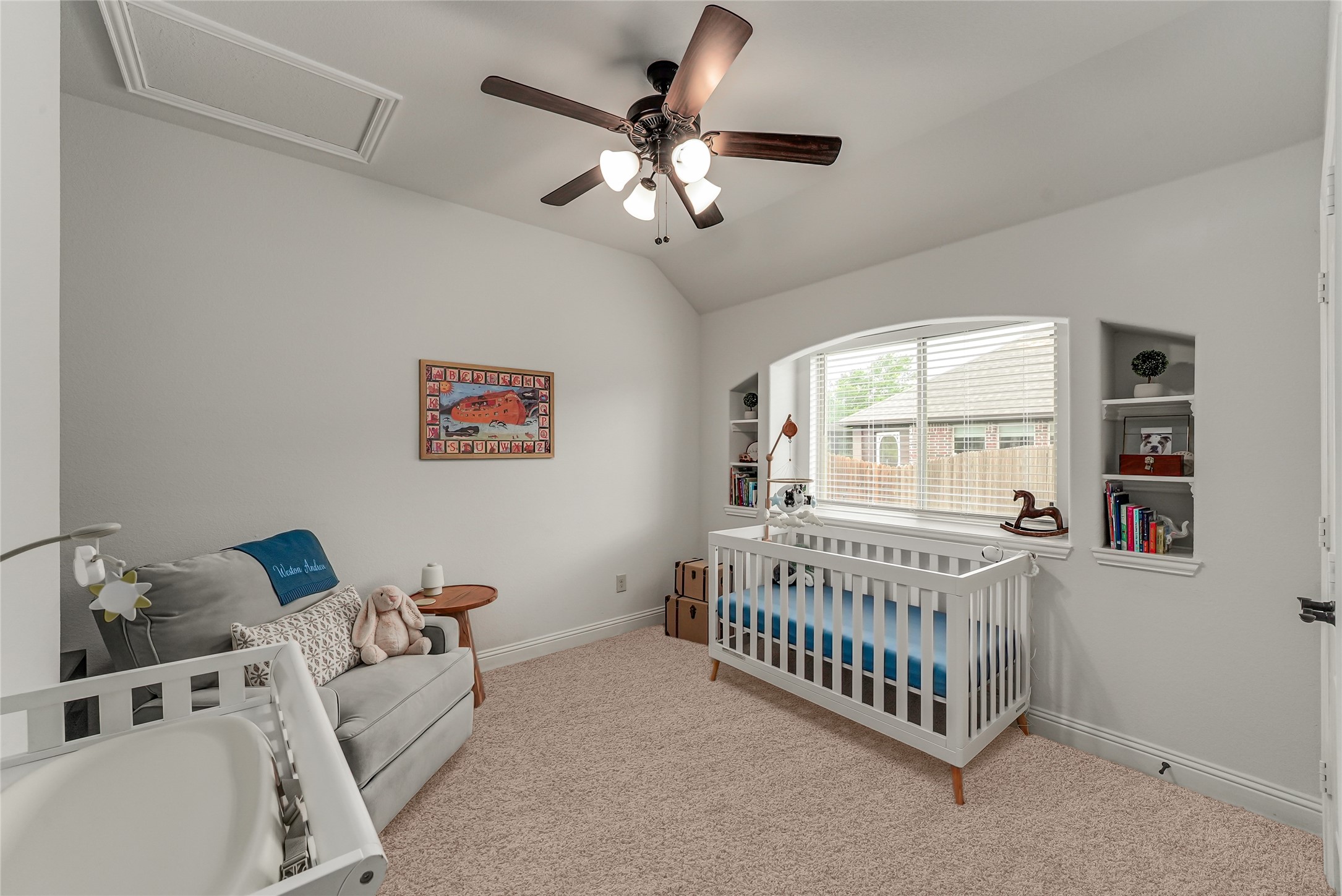 2329 Llano