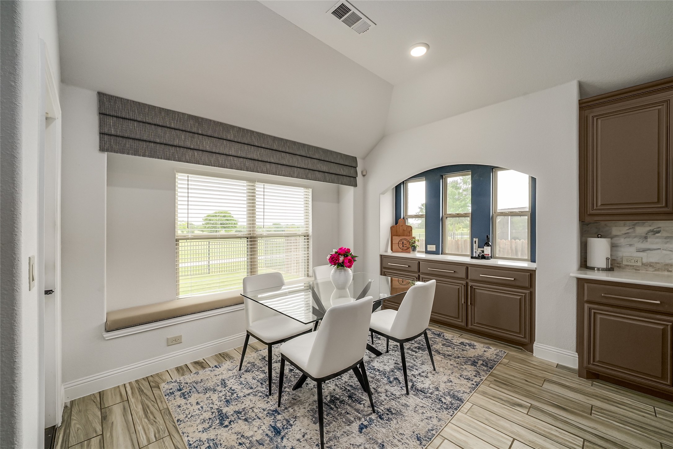 2329 Llano