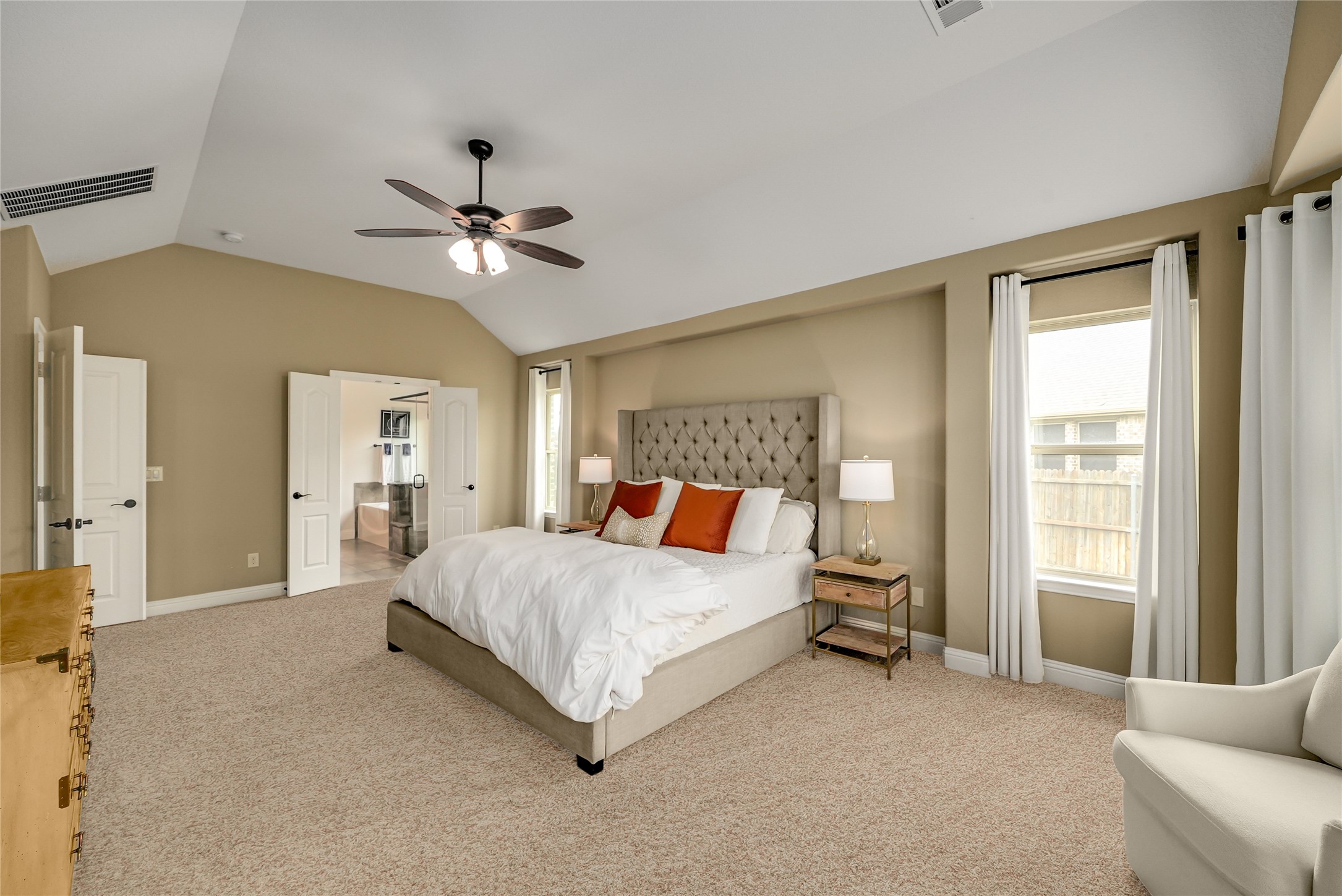 2329 Llano