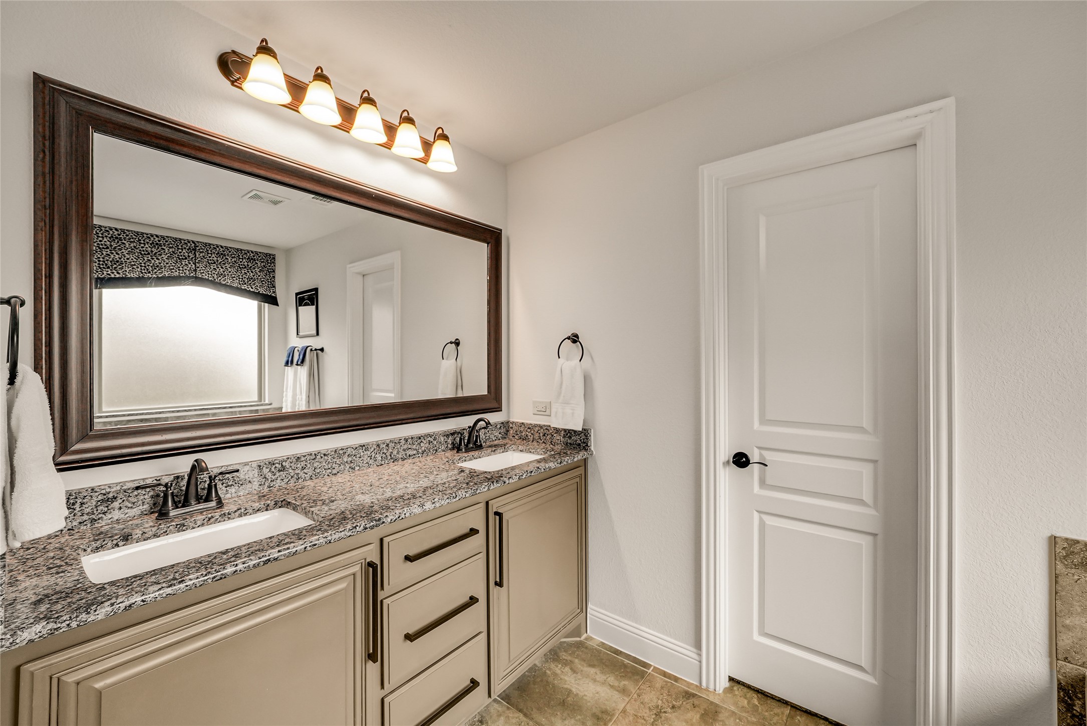 2329 Llano