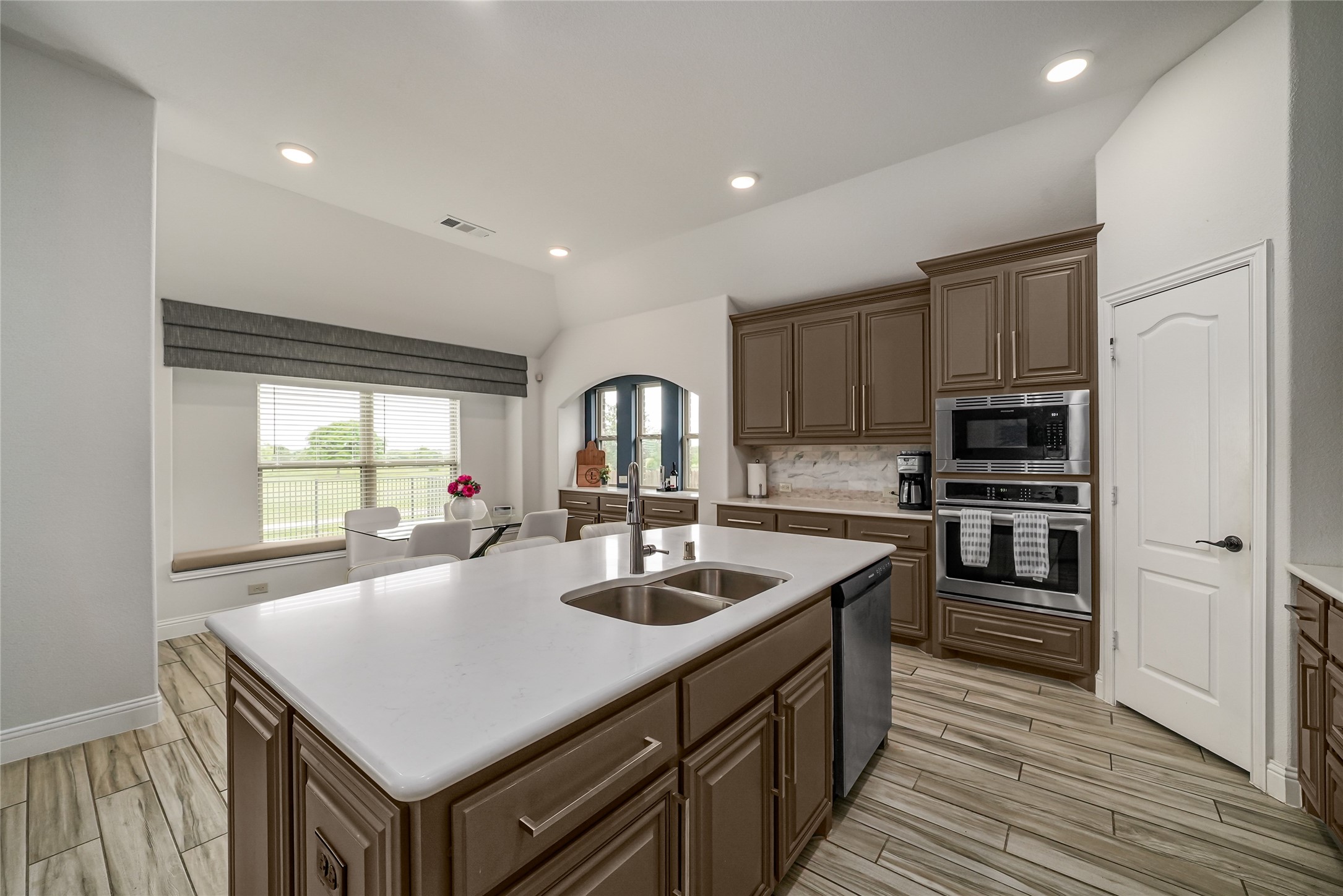 2329 Llano