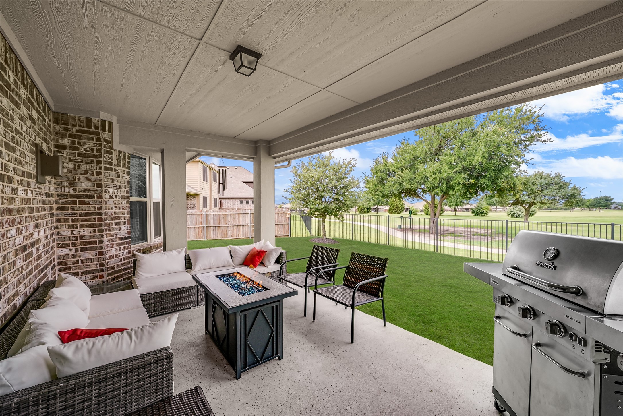 2329 Llano