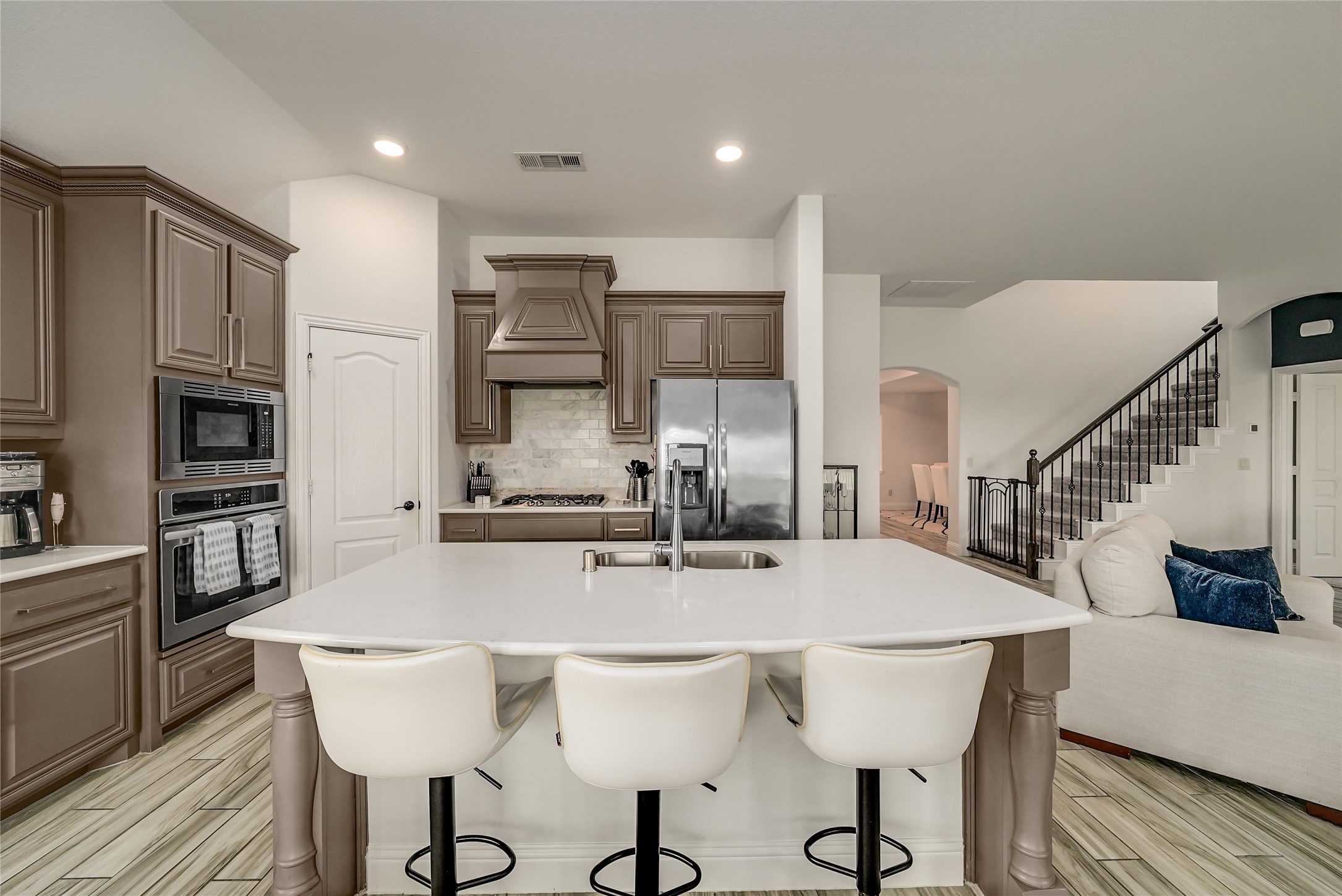 2329 Llano